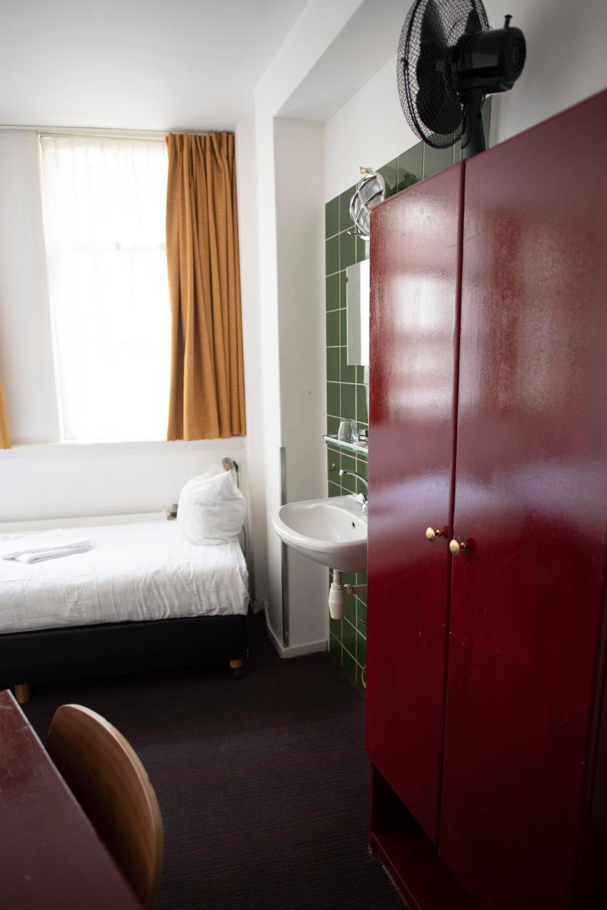 Twin Room with Shared Bathroom photo 2