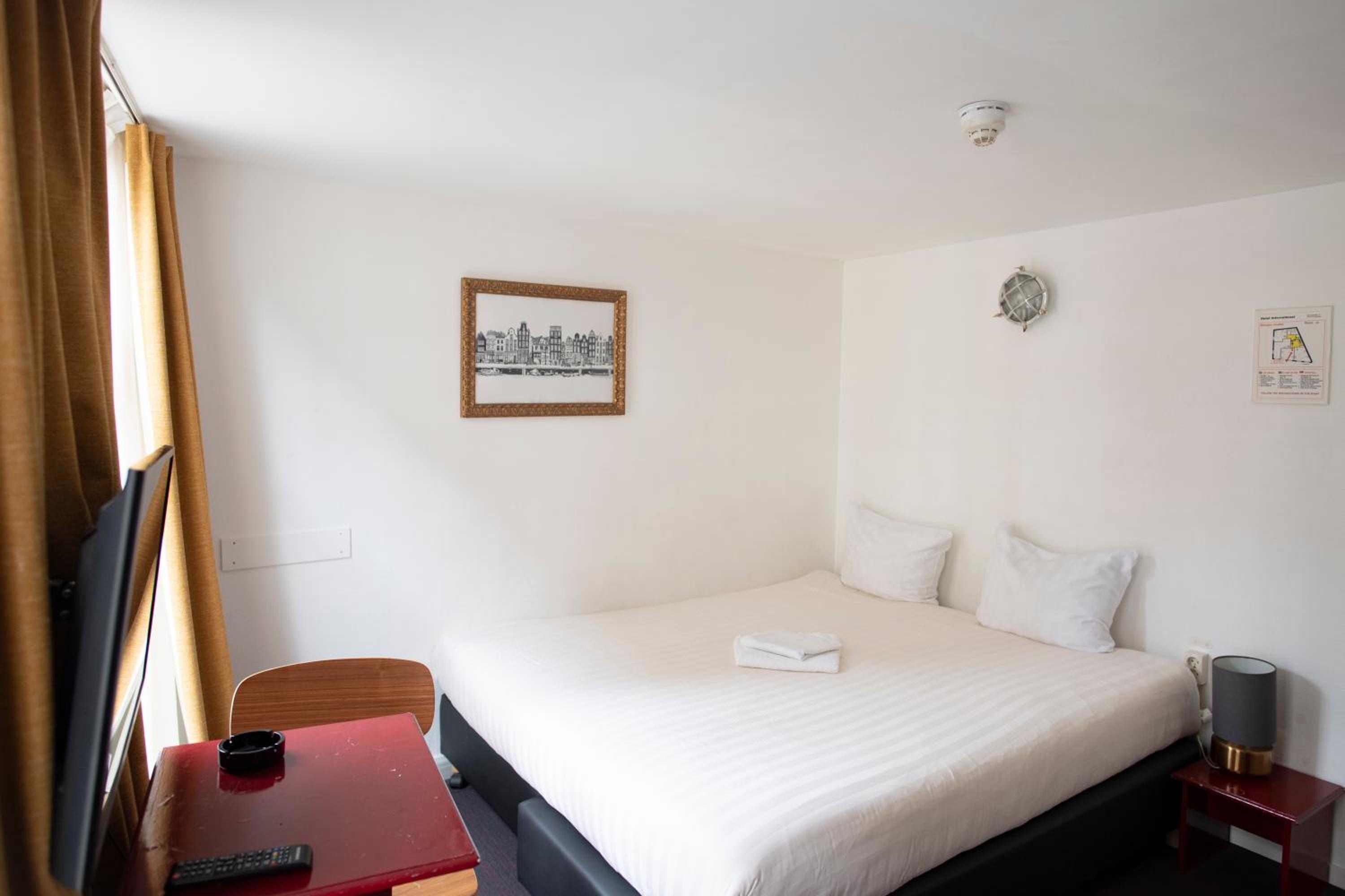 Double Room with Shared Bathroom photo 1