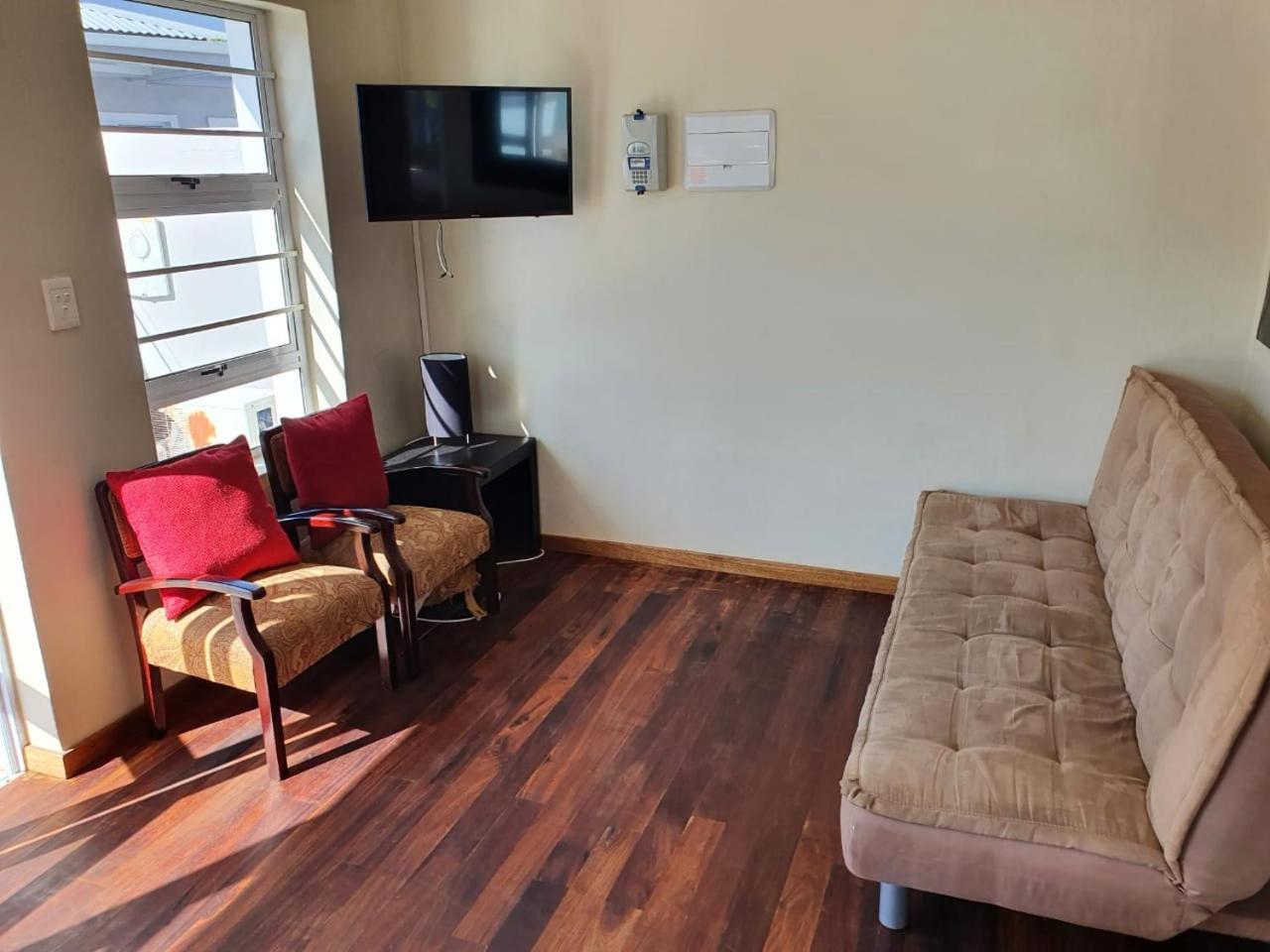 One-Bedroom Apartment - Photo 1
