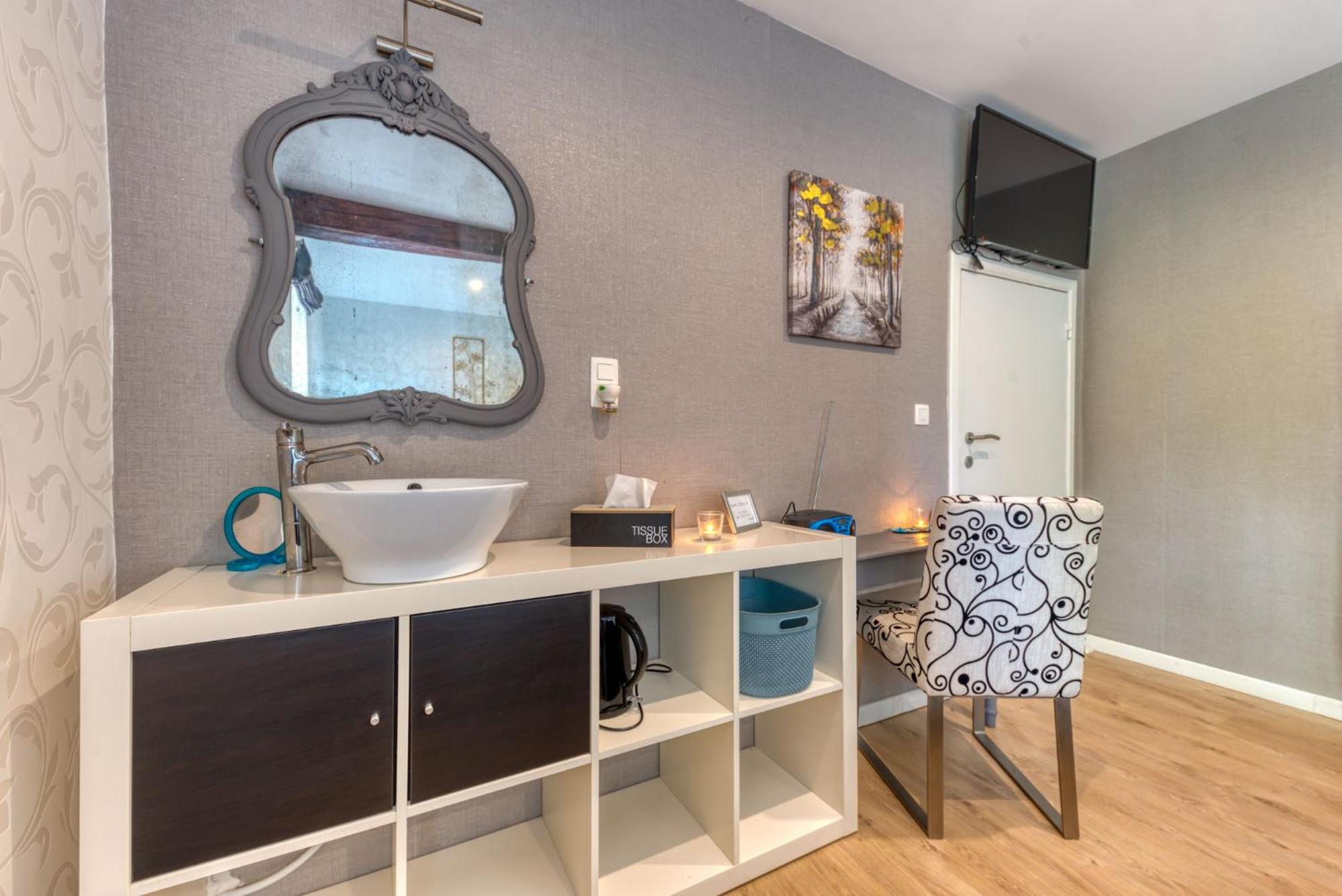 Double Room with Private External Bathroom photo 3