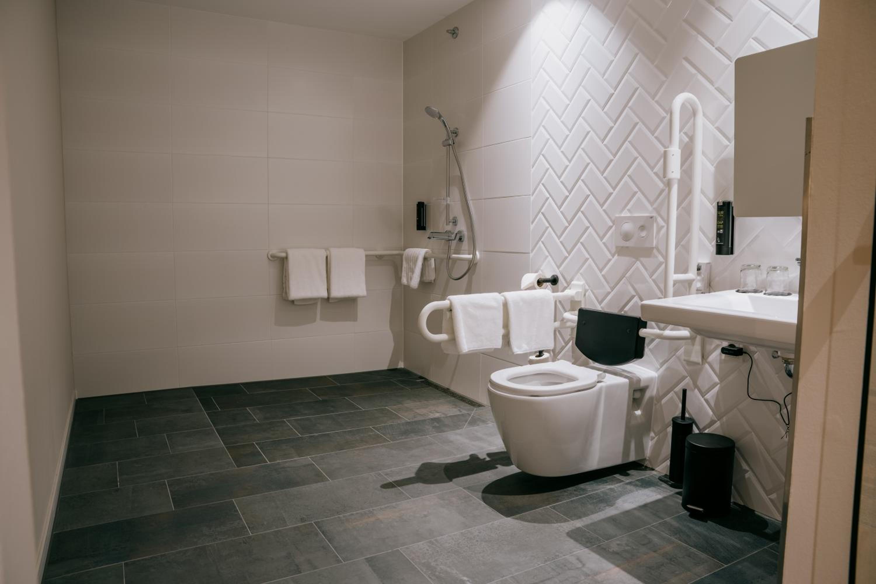Double Room - Disability Access photo 3