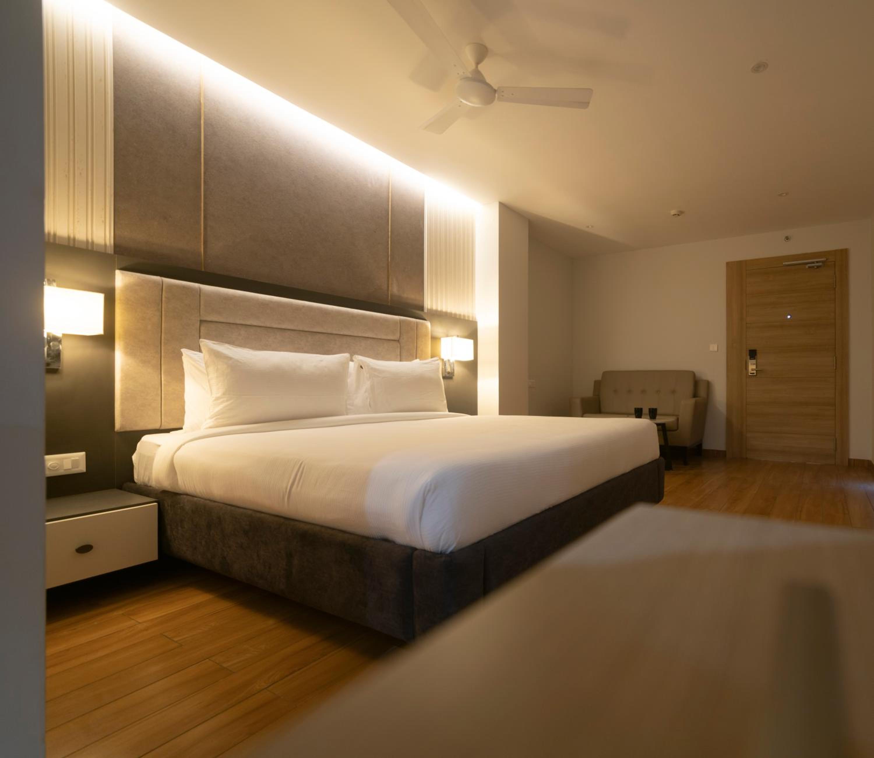 Superior Suite - Photo 3