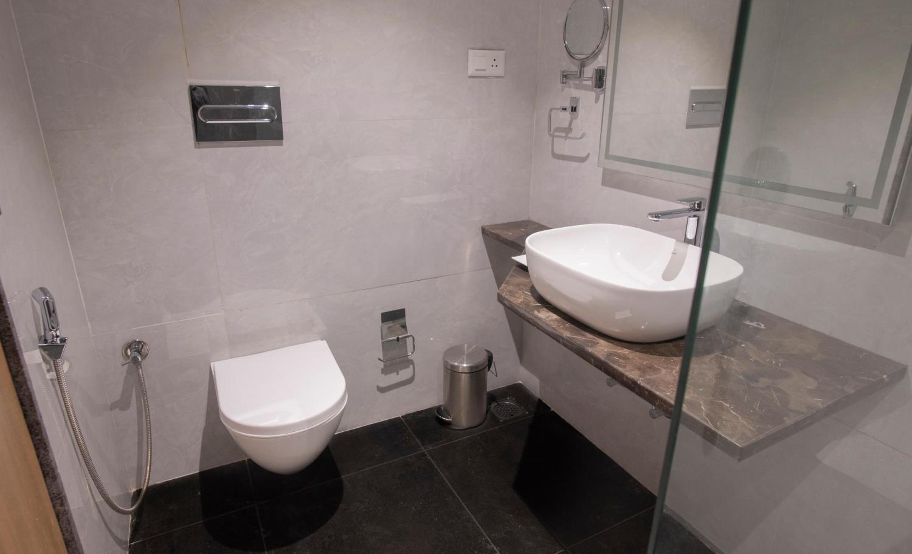 Deluxe King Room - Photo 5