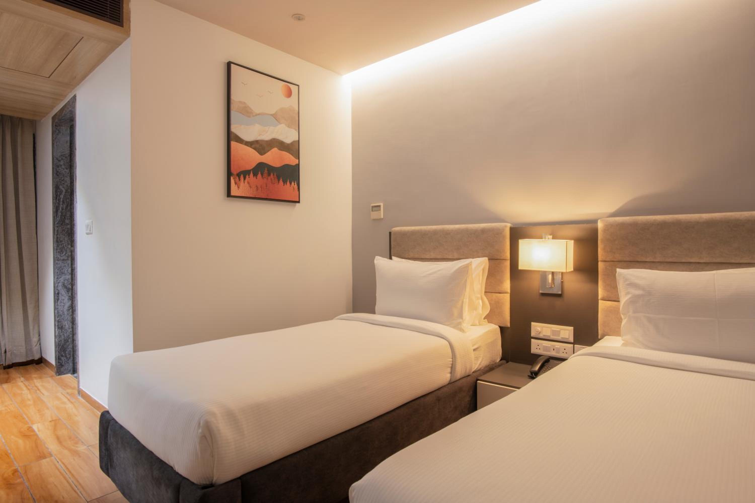 Deluxe Twin Room - Photo 2
