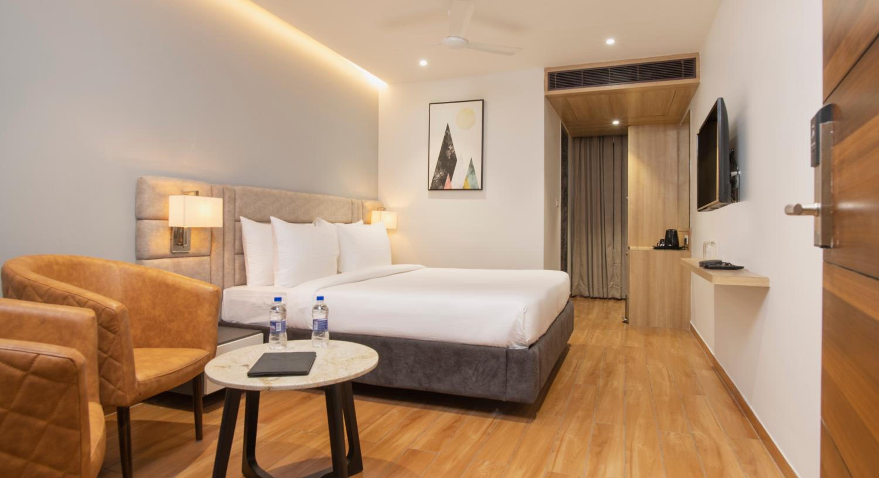 Deluxe King Room - Photo 6