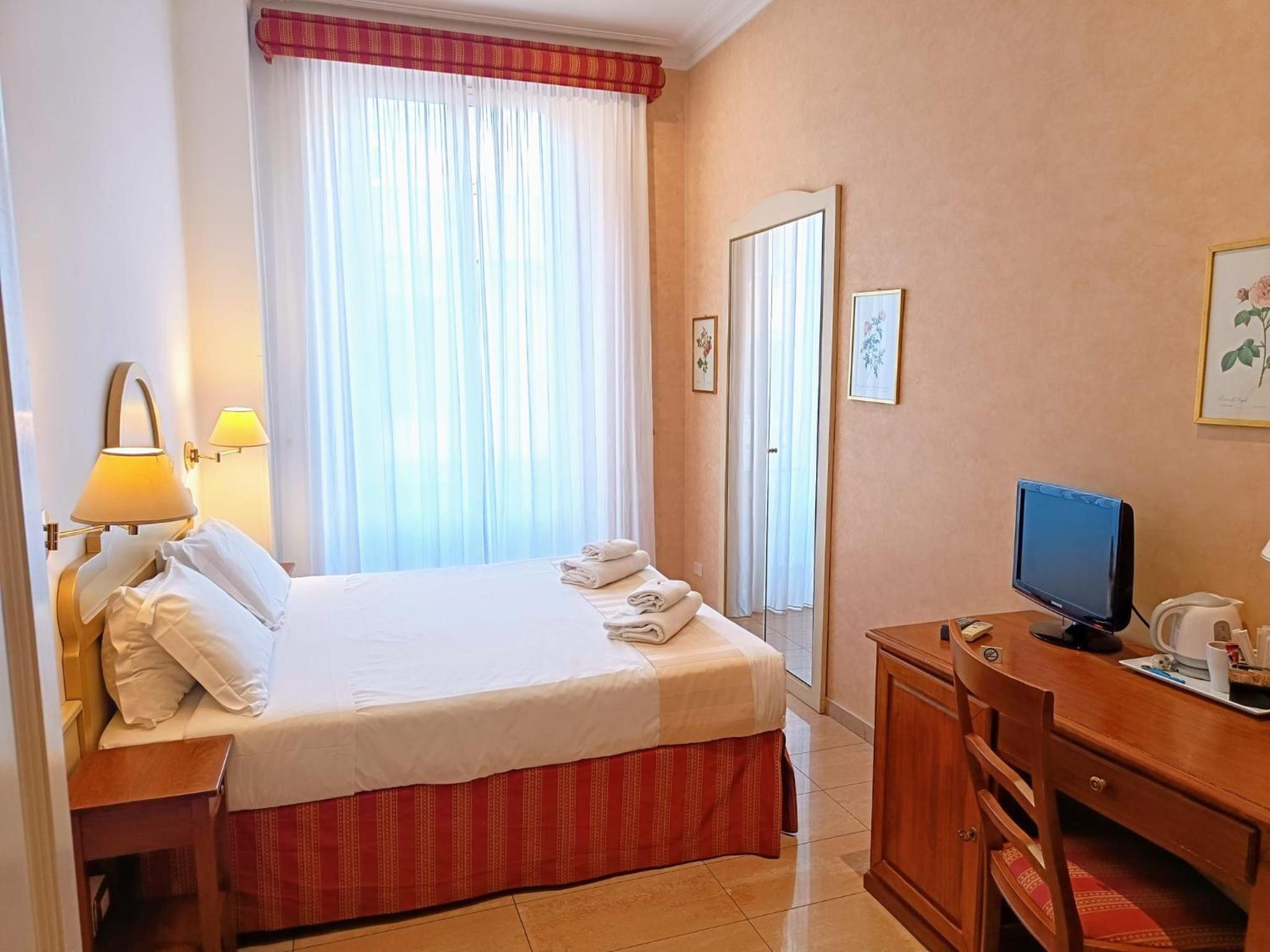 Double or Twin Room photo 2