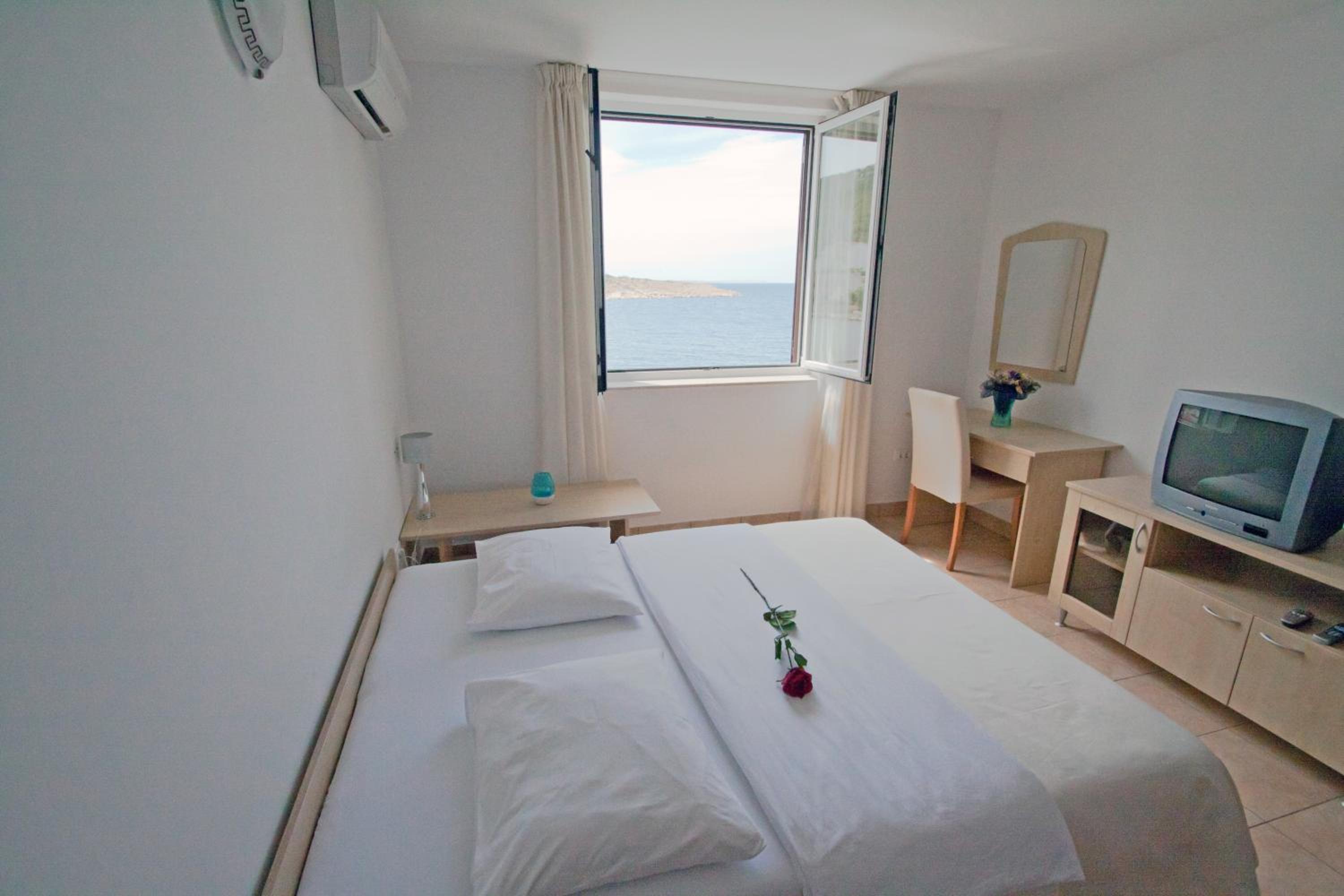 Studio with Sea View (2 Adults)