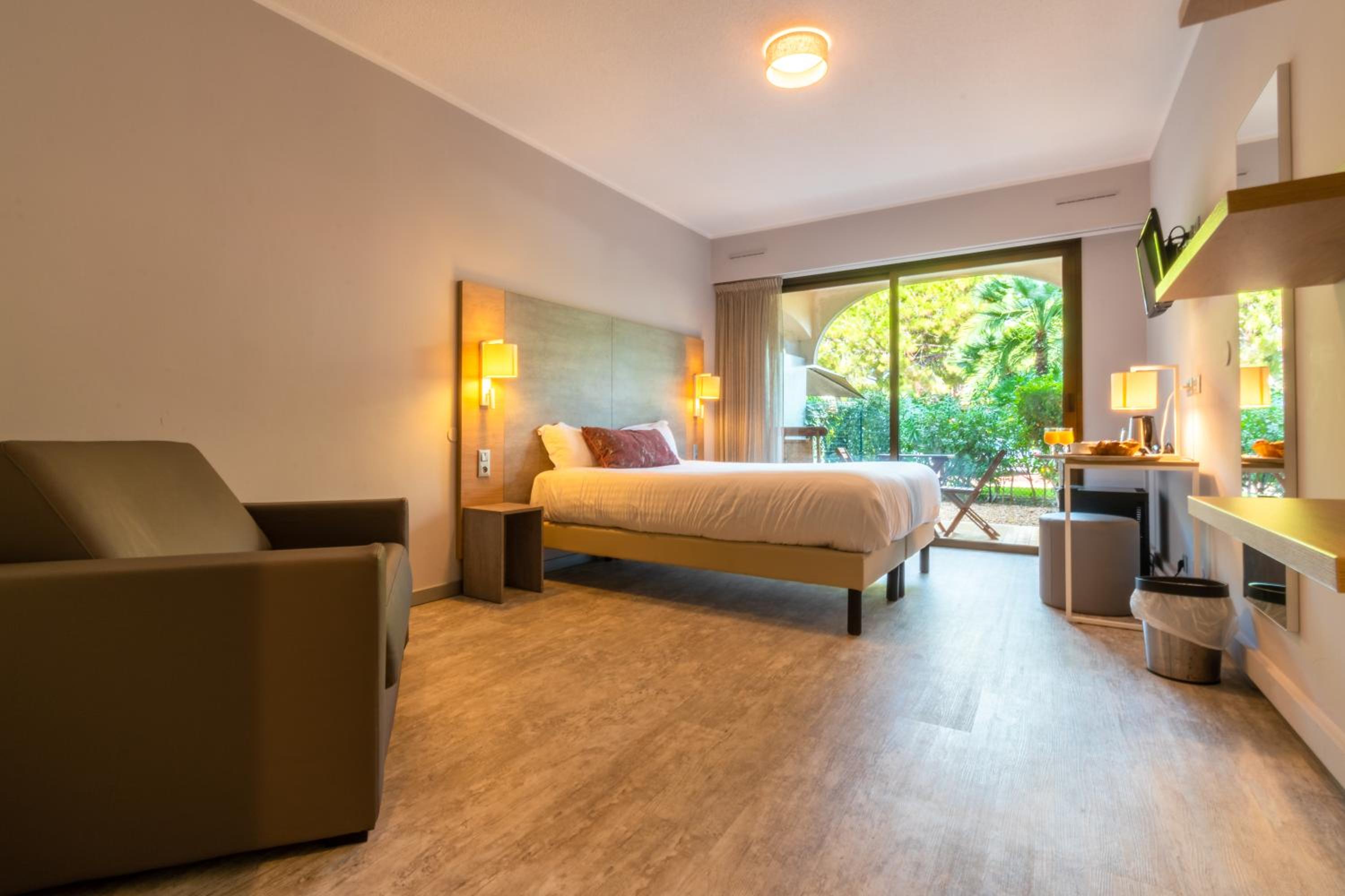 Double Room with little private garden