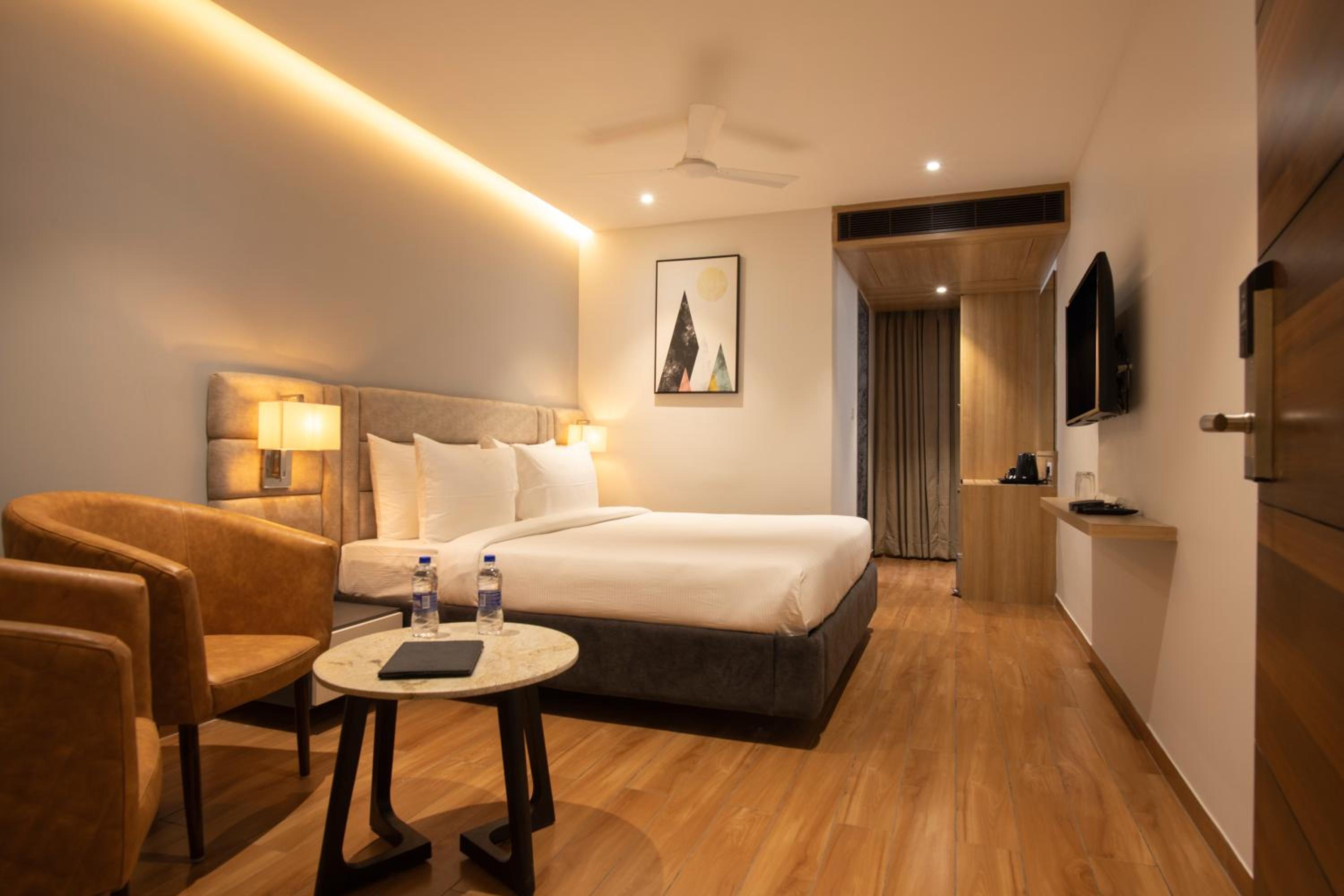 Deluxe King Room - Photo 3