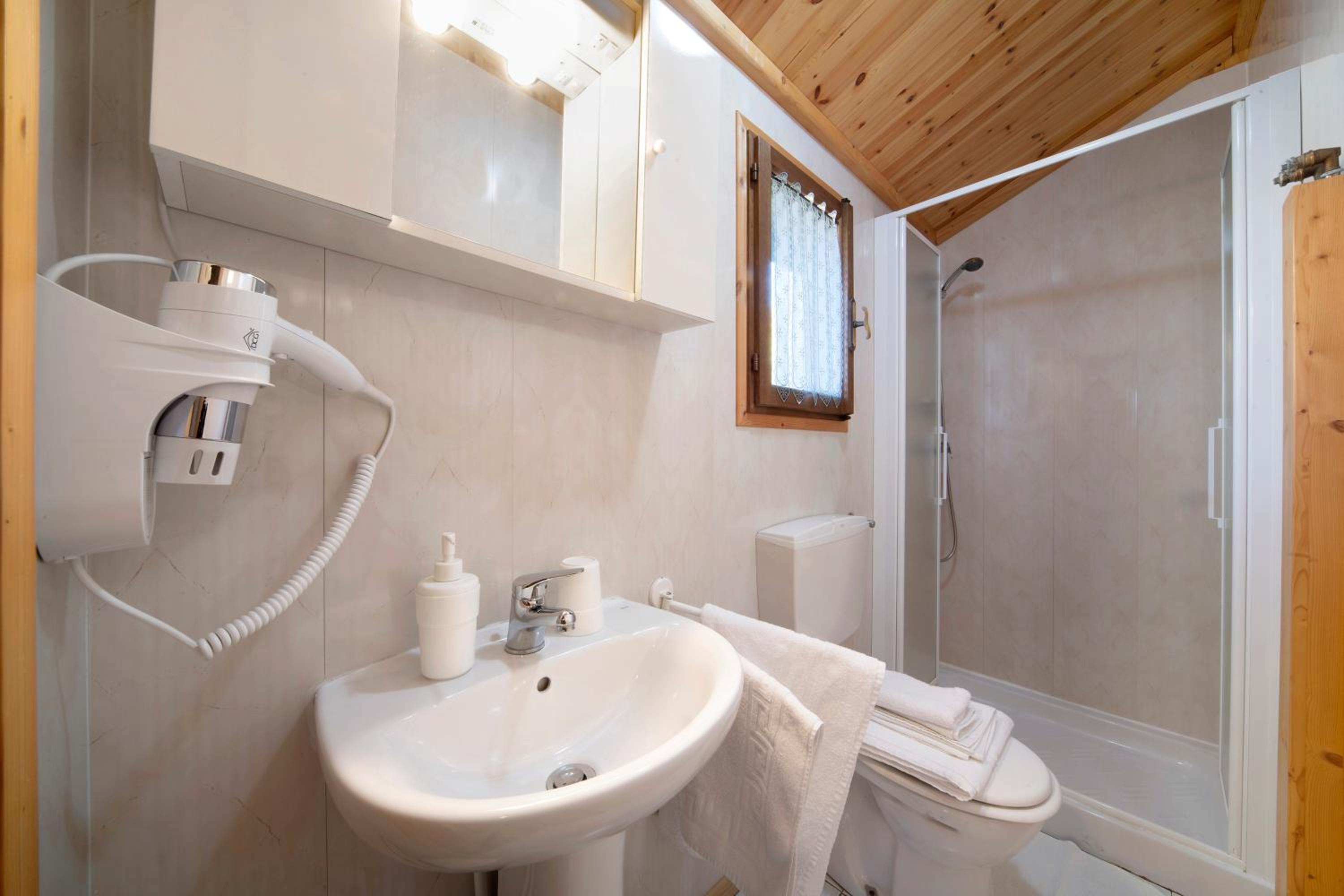 Two-Bedroom House - Photo 11