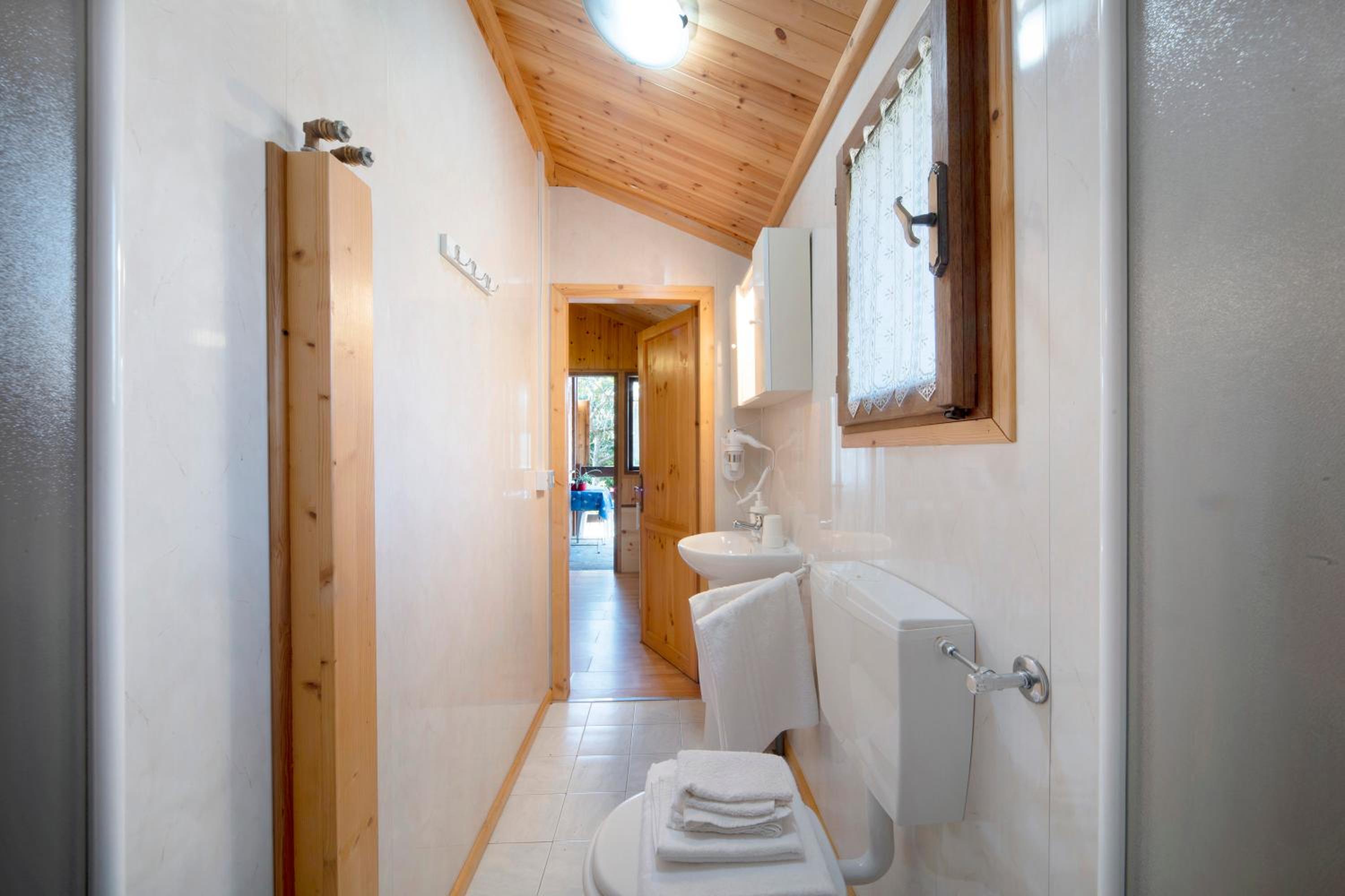Two-Bedroom House - Photo 10