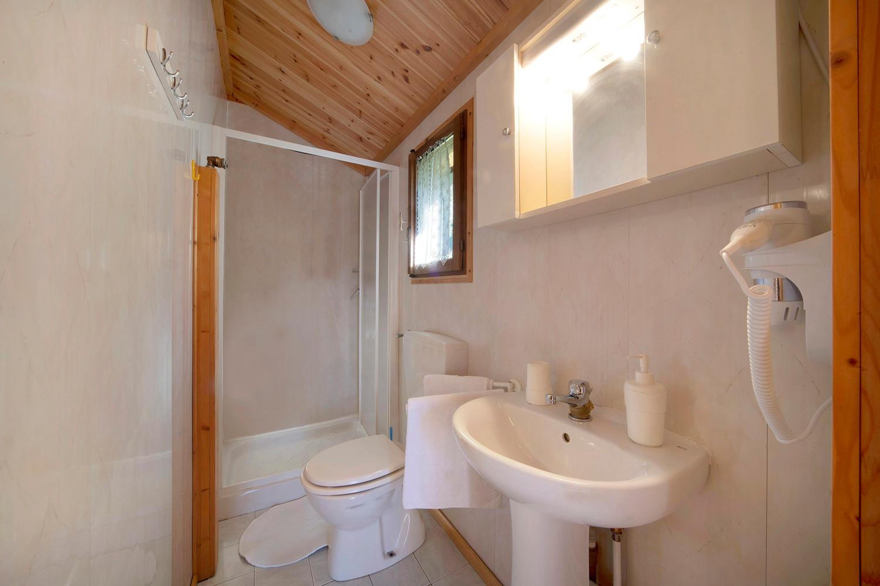 Two-Bedroom House - Photo 9
