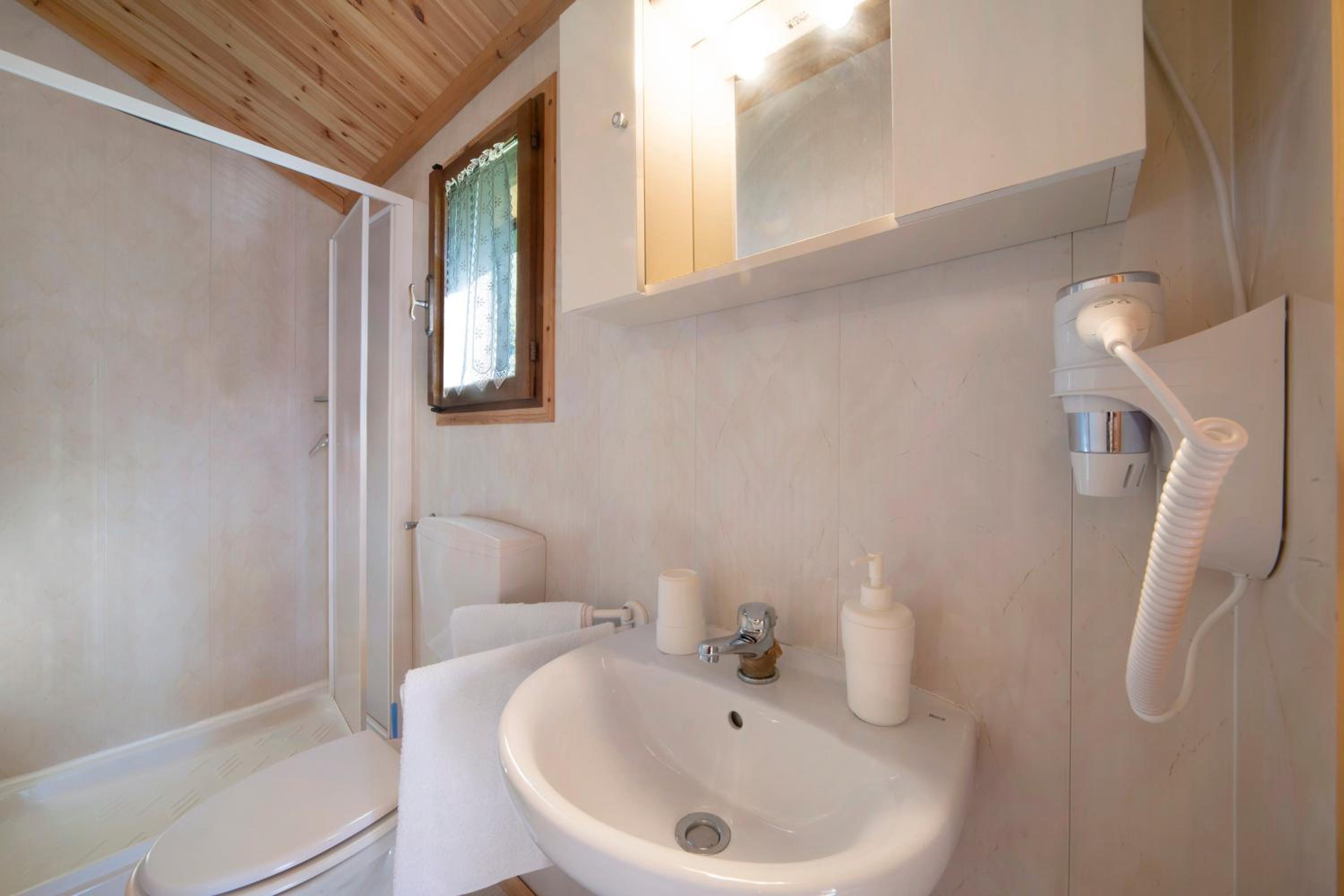 Two-Bedroom House - Photo 2