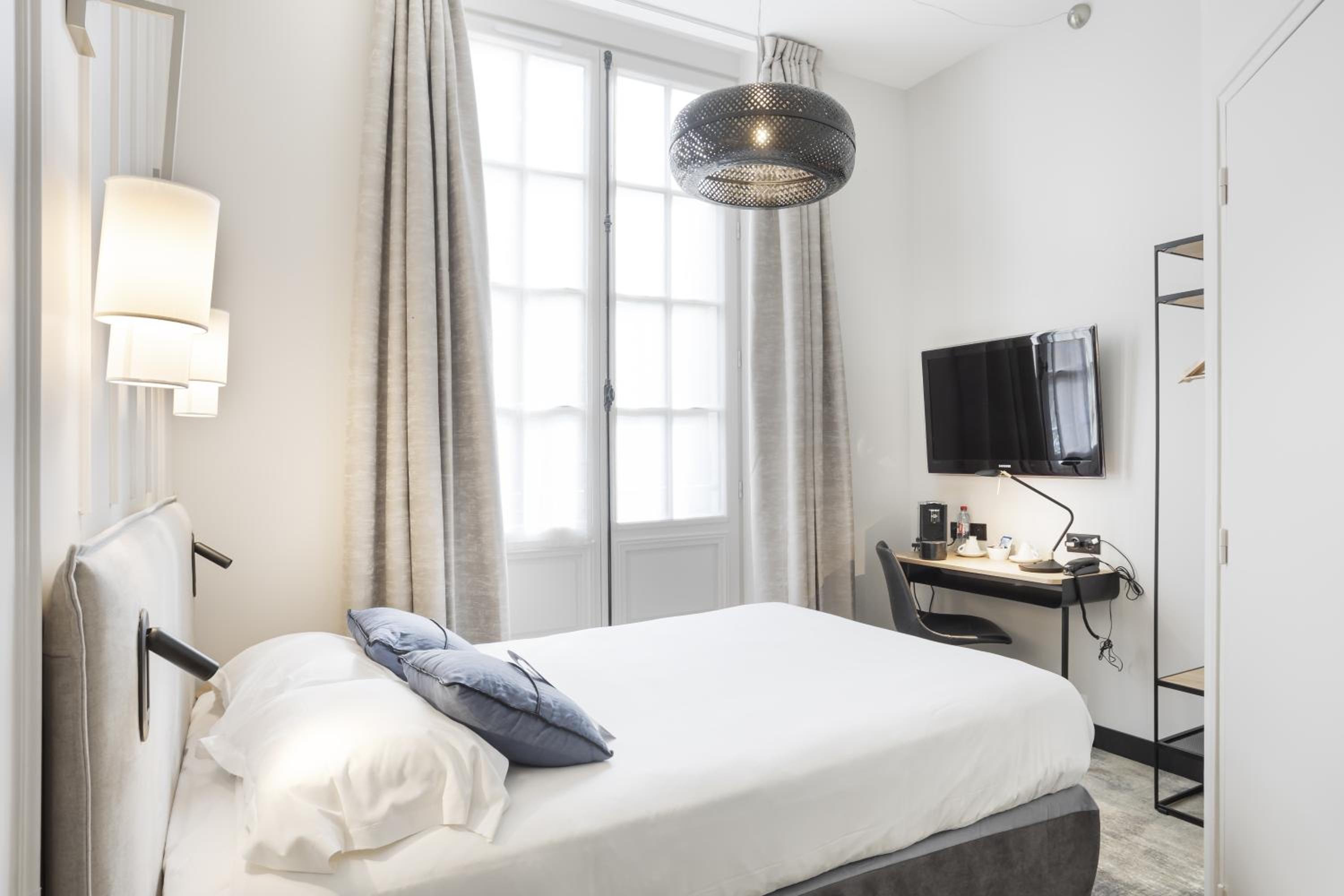 Comfort Queen Room - Photo 2