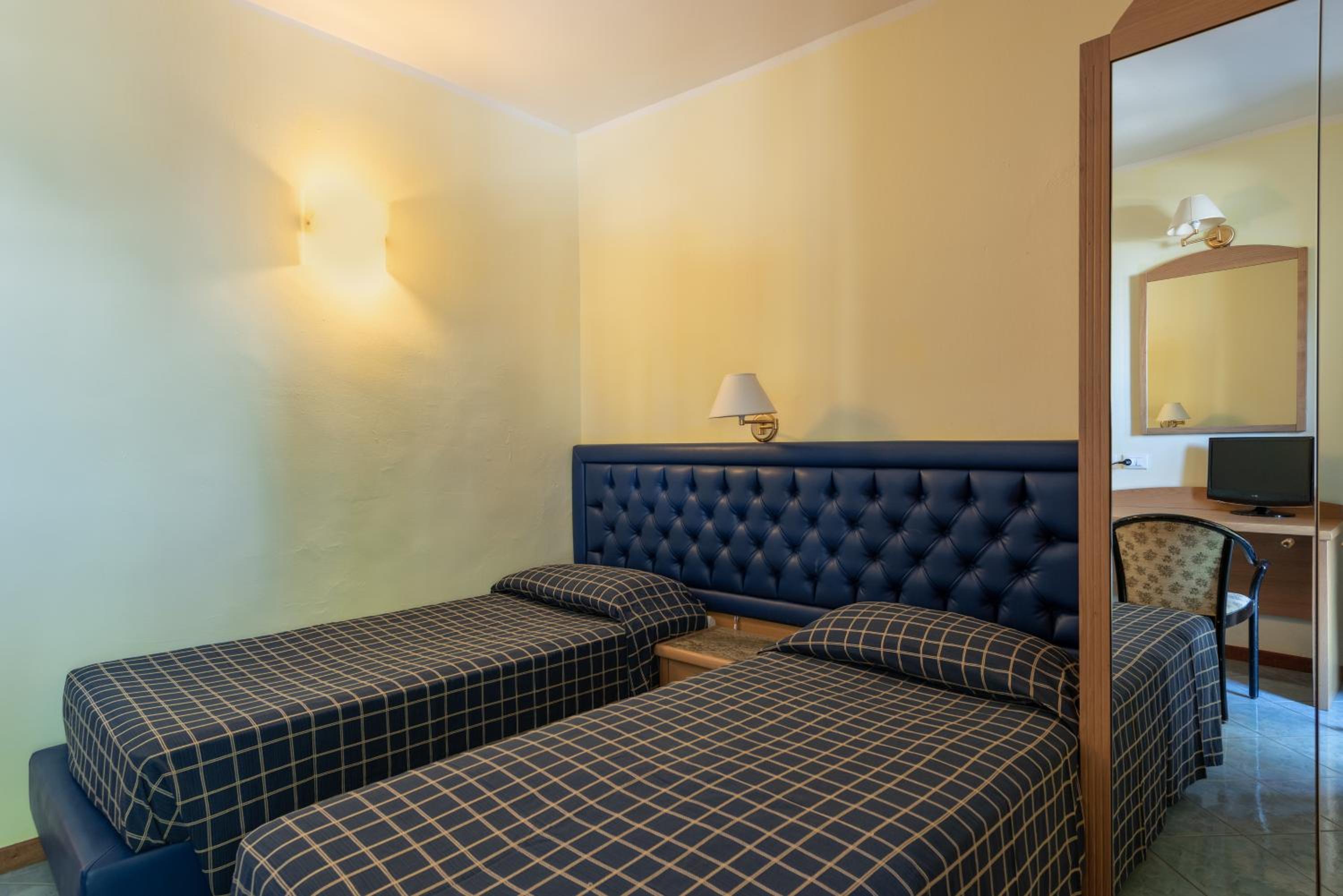 Double or Twin Room with Garden View - Annex photo 3
