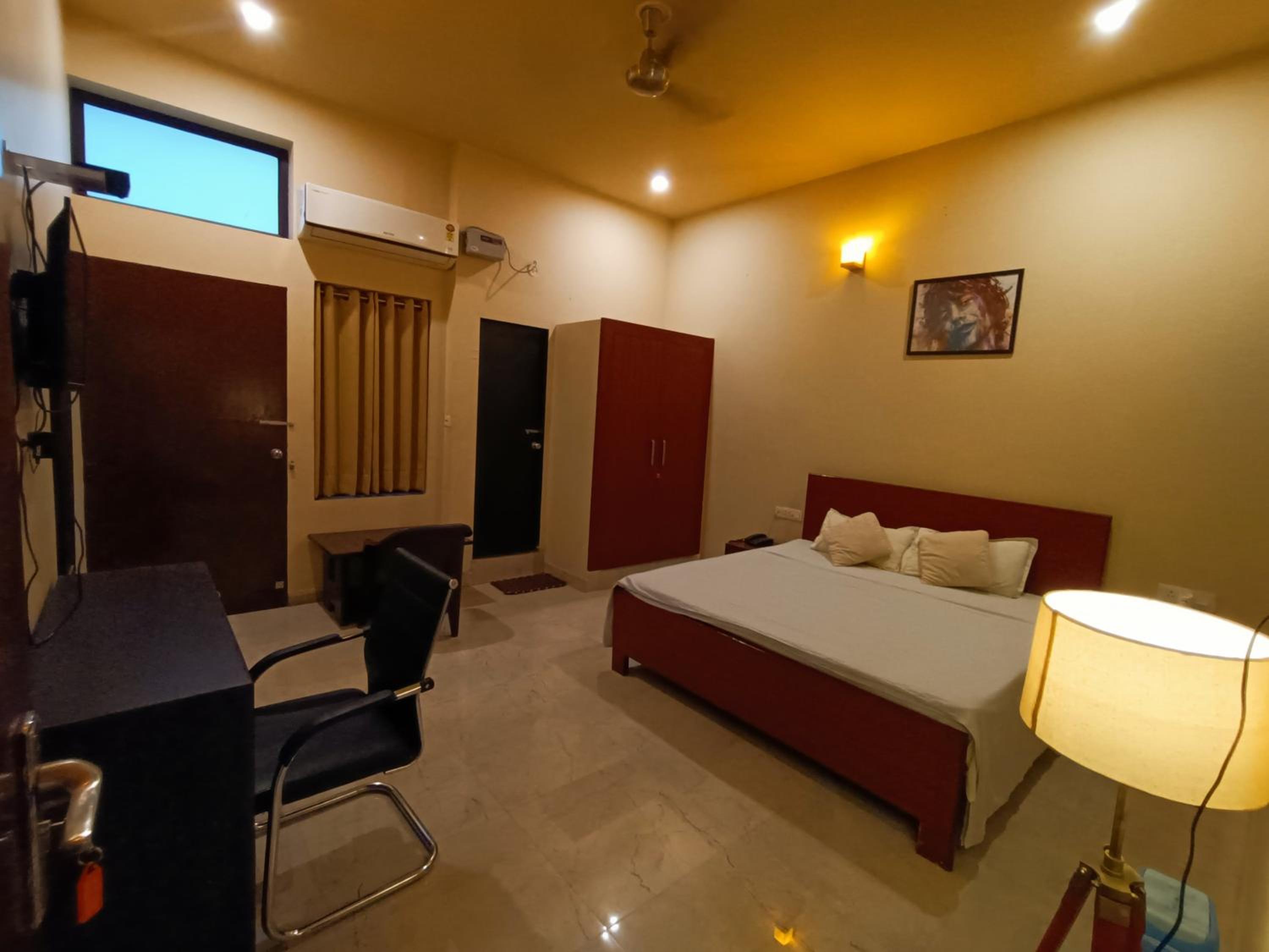 Deluxe Double Room With Balcony photo 3