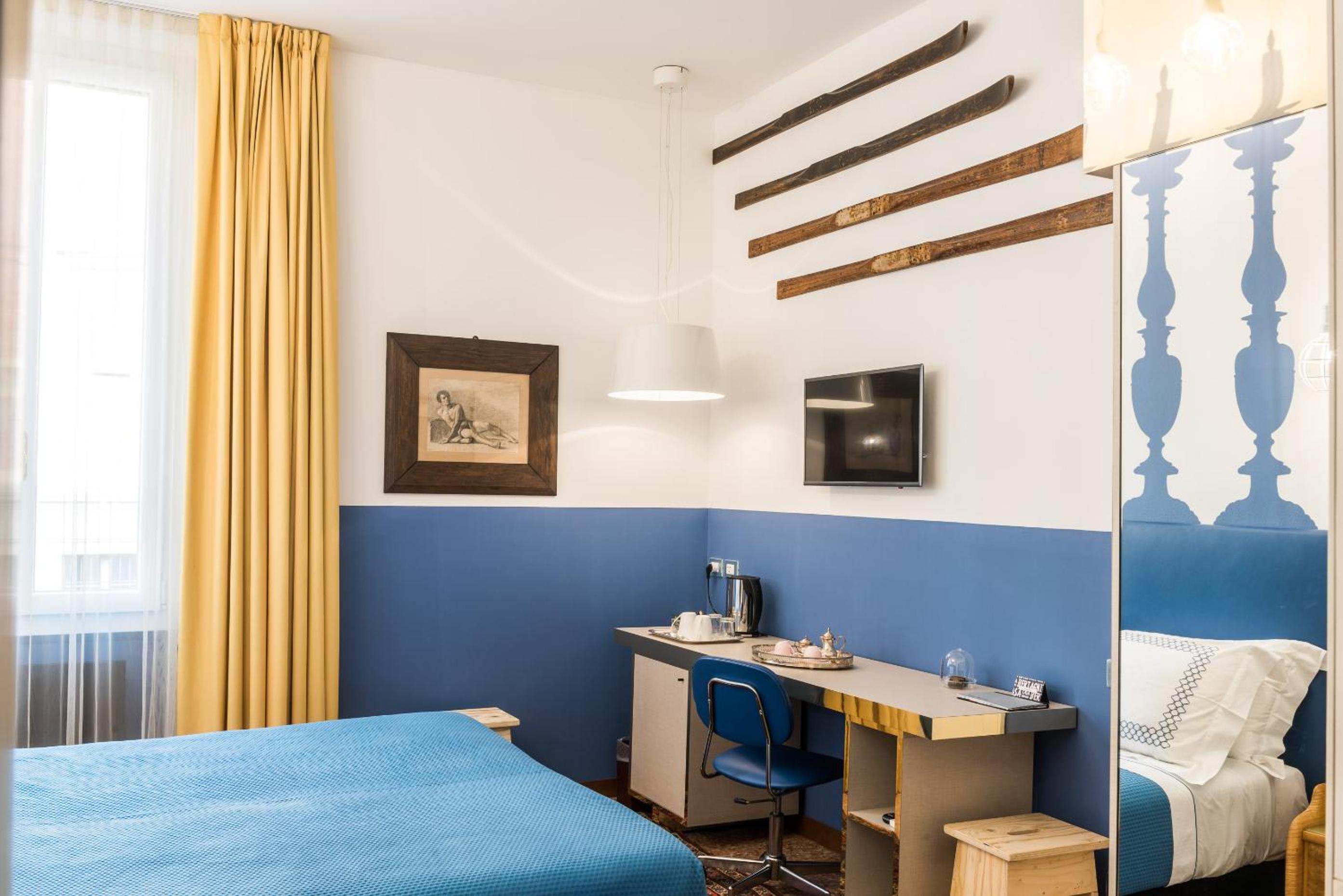 Deluxe Double or Twin Room - Photo 11