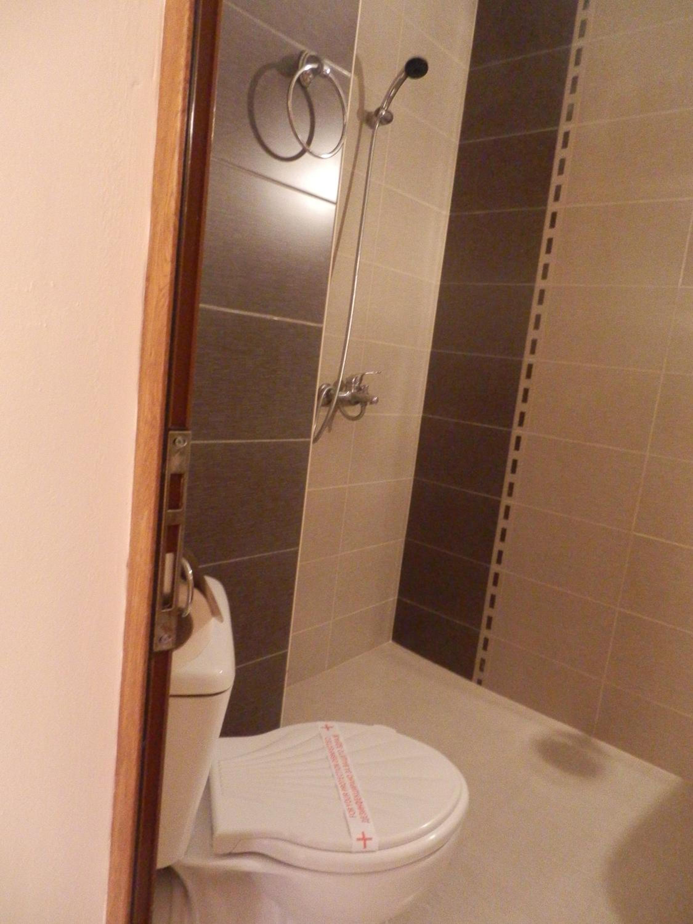 Double Room with Balcony - Photo 11