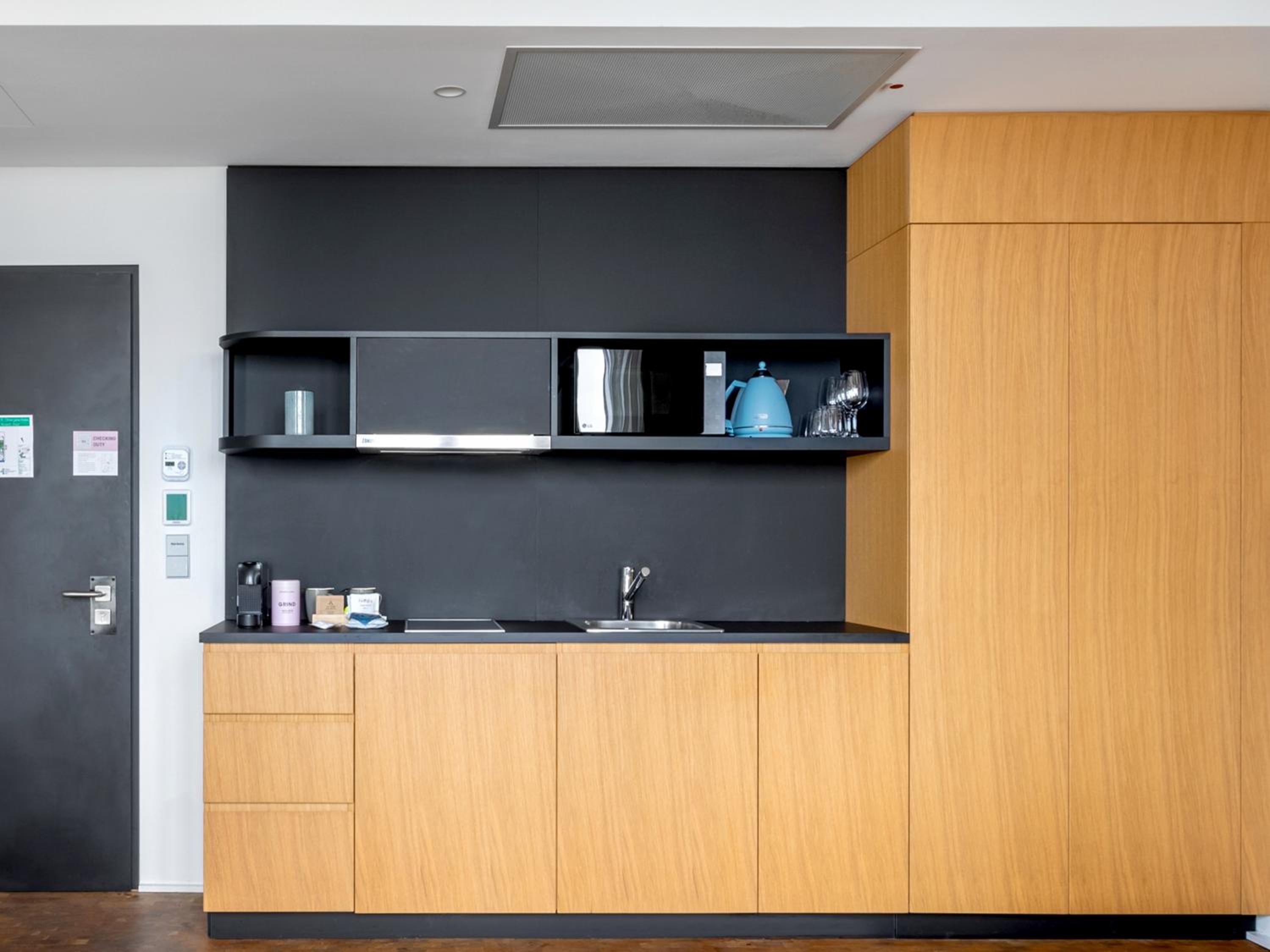Extra Large Studio with Kitchenette, Balcony and Sofa Bed photo 3