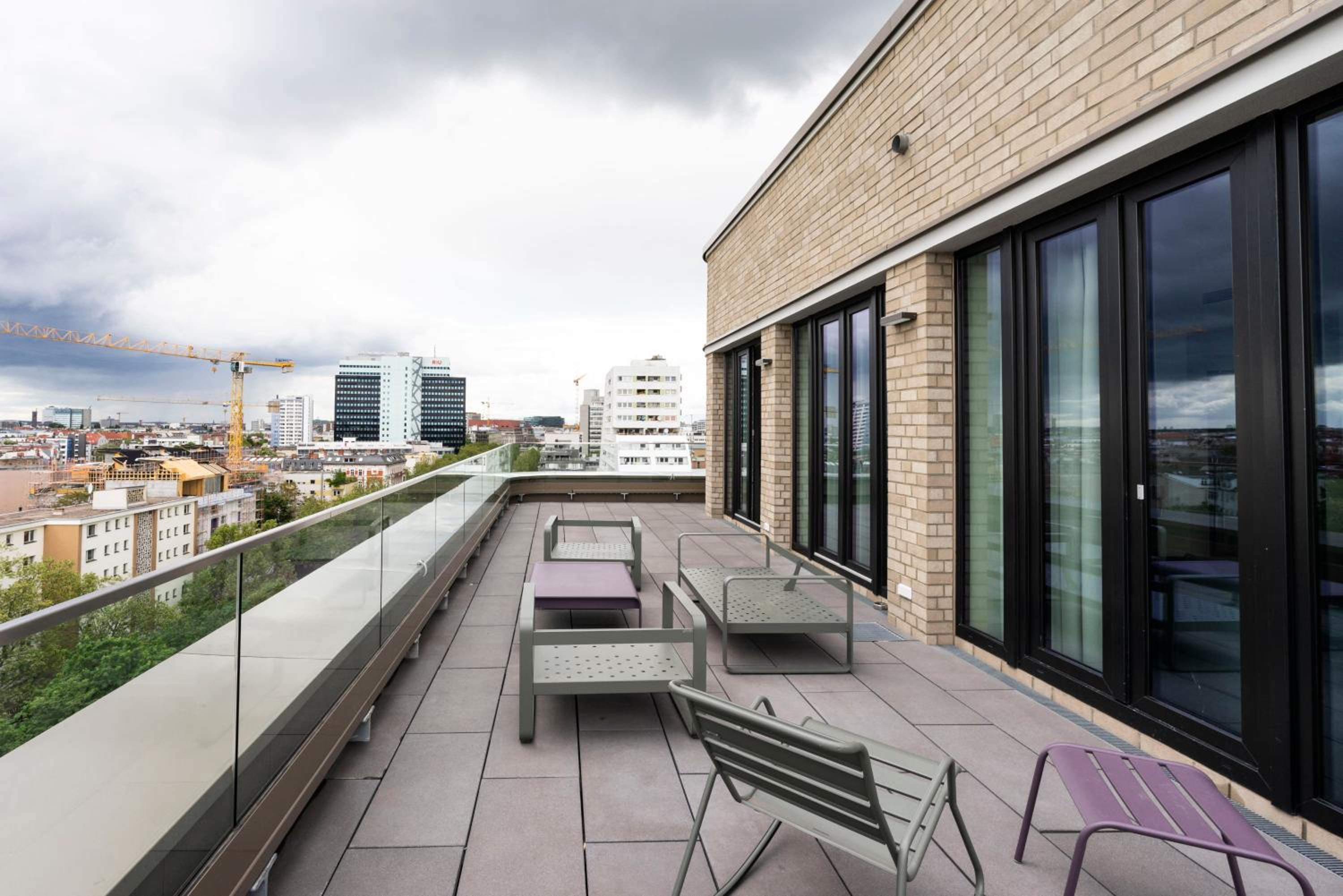Large 1 Bedroom Apartment with Terrace and Sofa Bed photo 3
