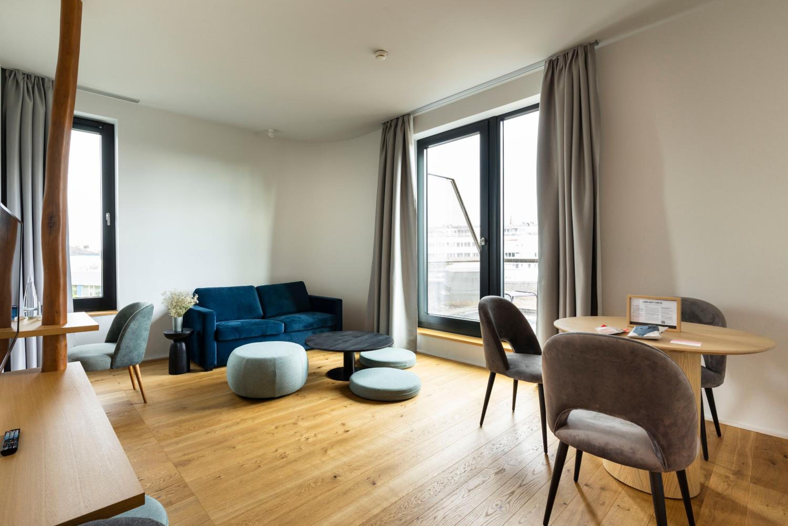 Large Studio with Kitchenette, Balcony and Sofa Bed photo 2