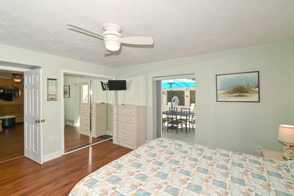 Four-Bedroom House photo 3