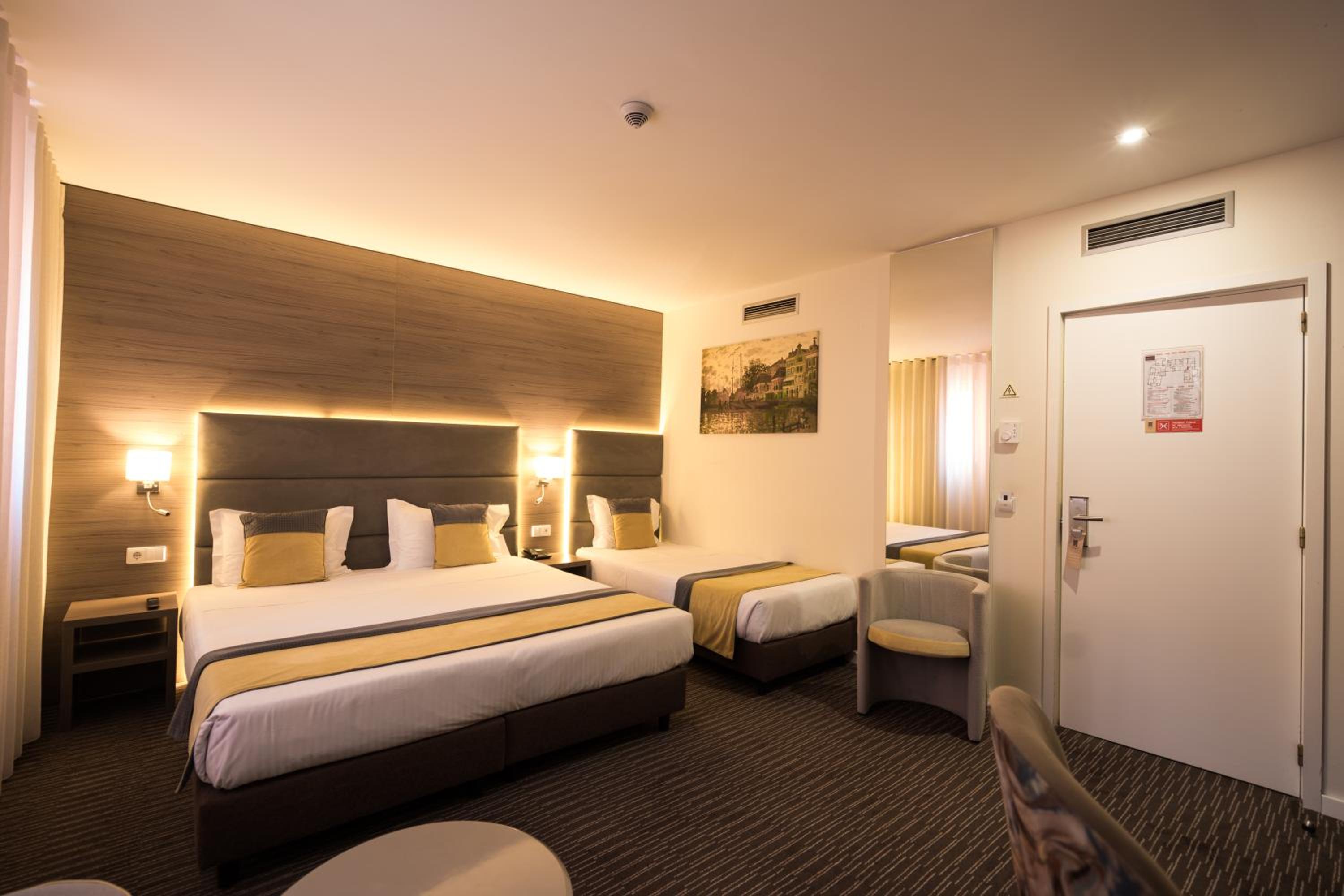 Standard Triple Room - Photo 9
