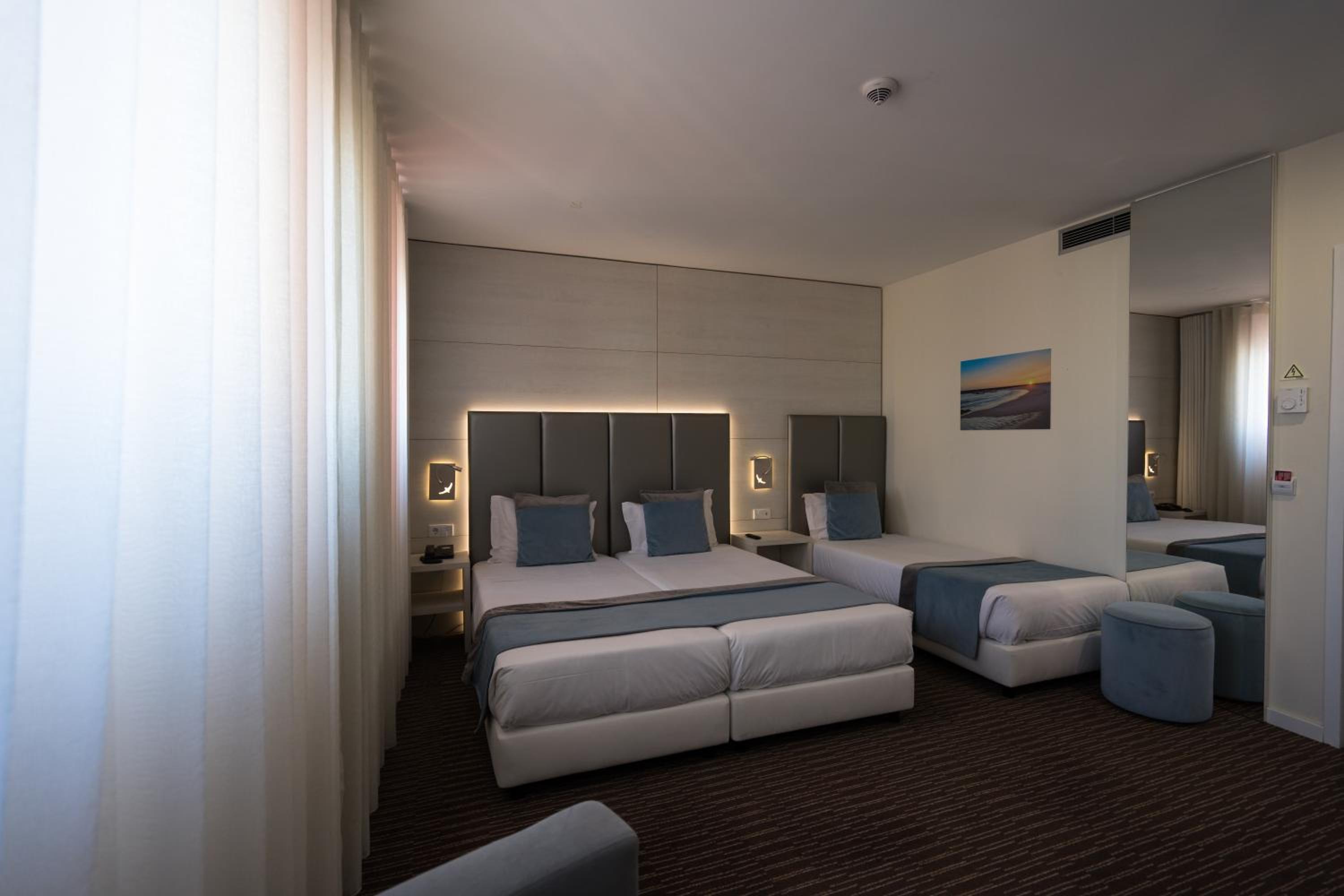 Standard Triple Room - Photo 8