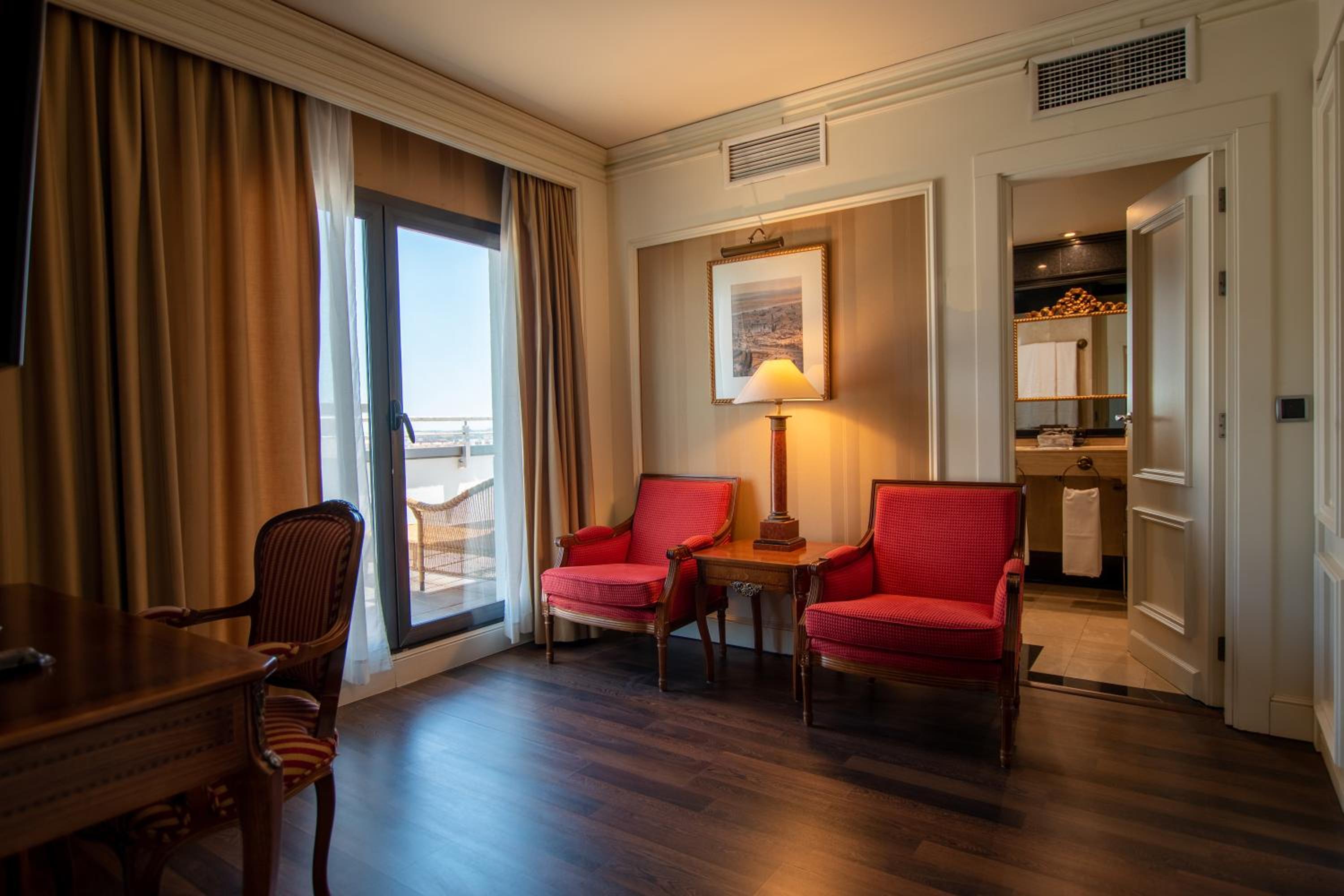 Relax in stylish comfort with stunning views!