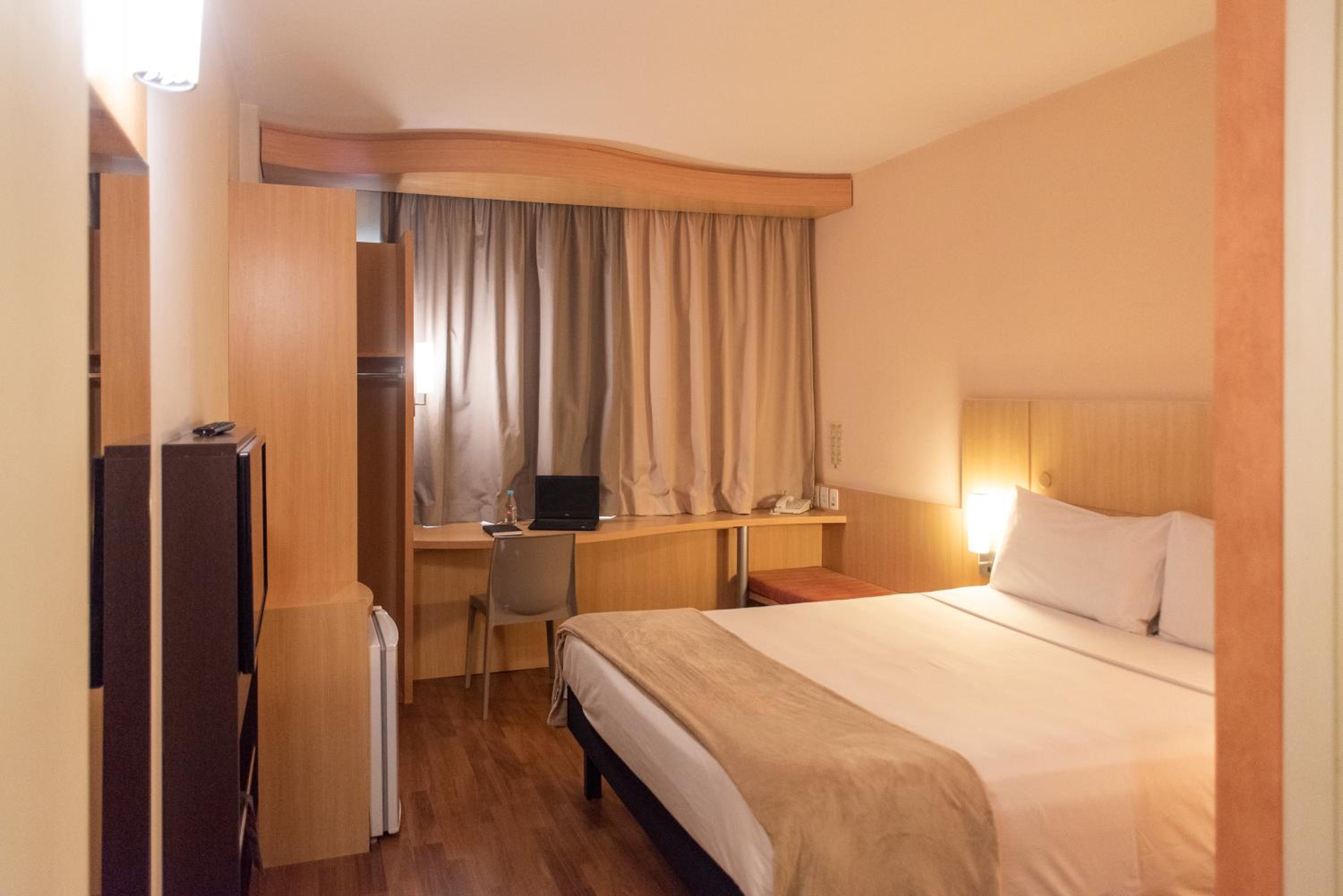 Standard Room with One Double and One Child Bed photo 2