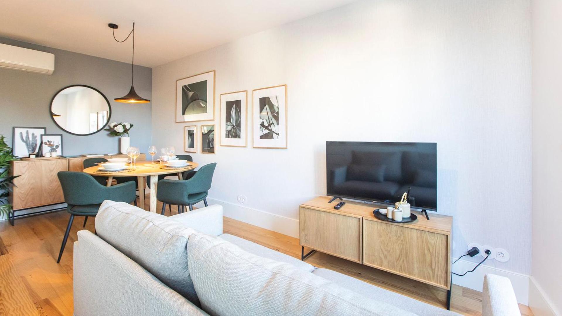 One-Bedroom Apartment - Photo 1