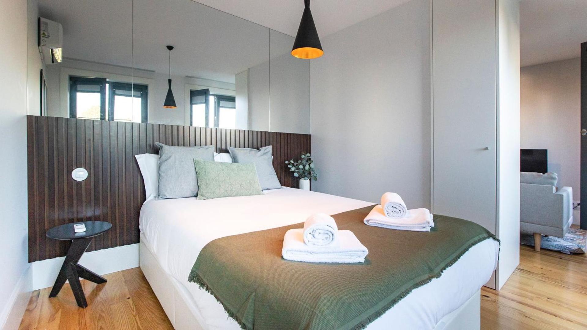 One-Bedroom Apartment - Photo 12