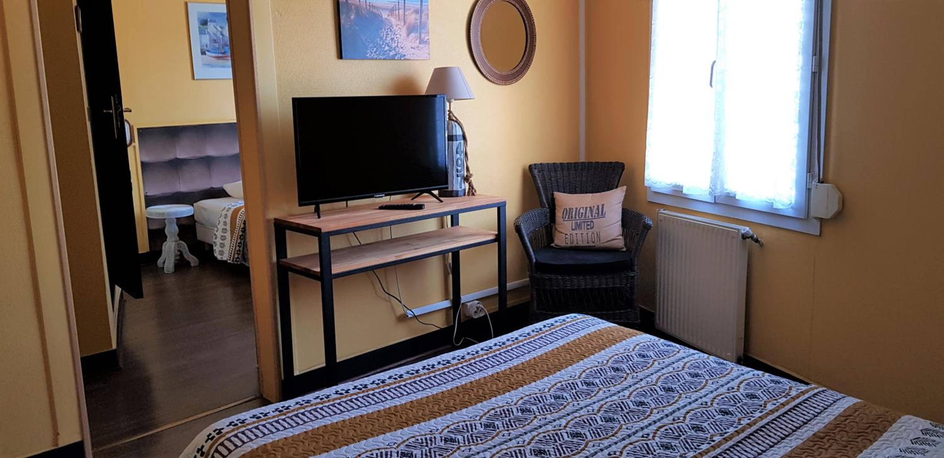 Basic Triple Room (without elevator) - Photo 3