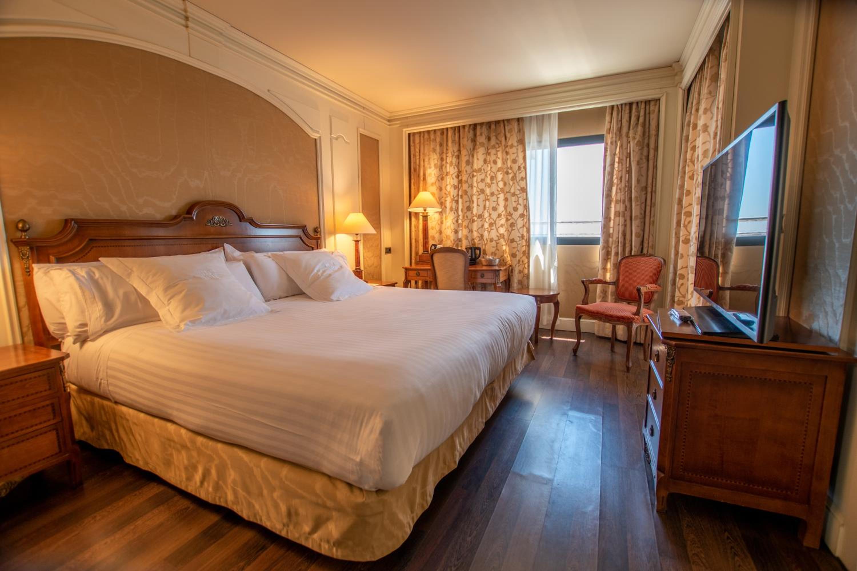 Romantic Package - Deluxe Double Room with Bath