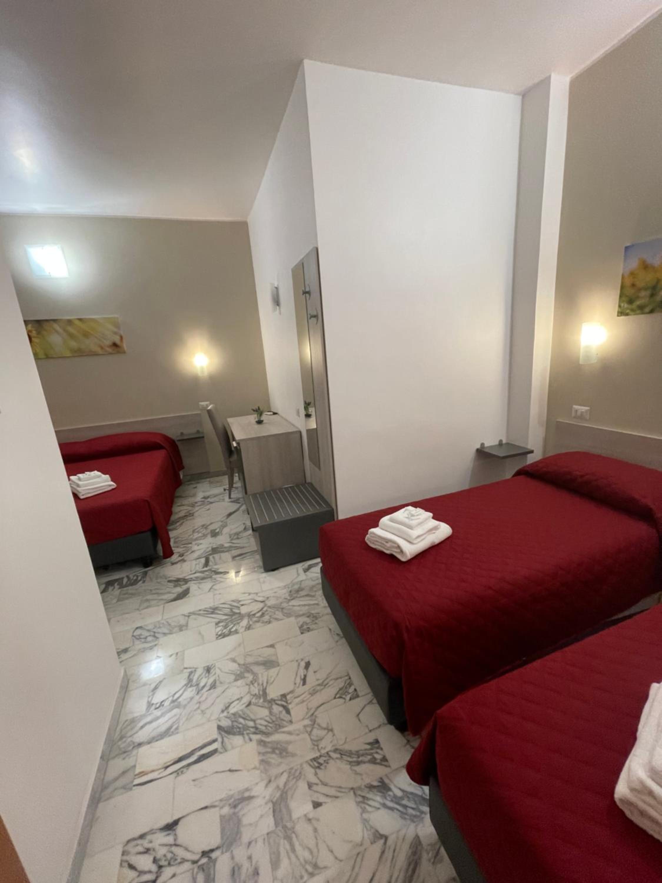 Quadruple Room - Photo 7