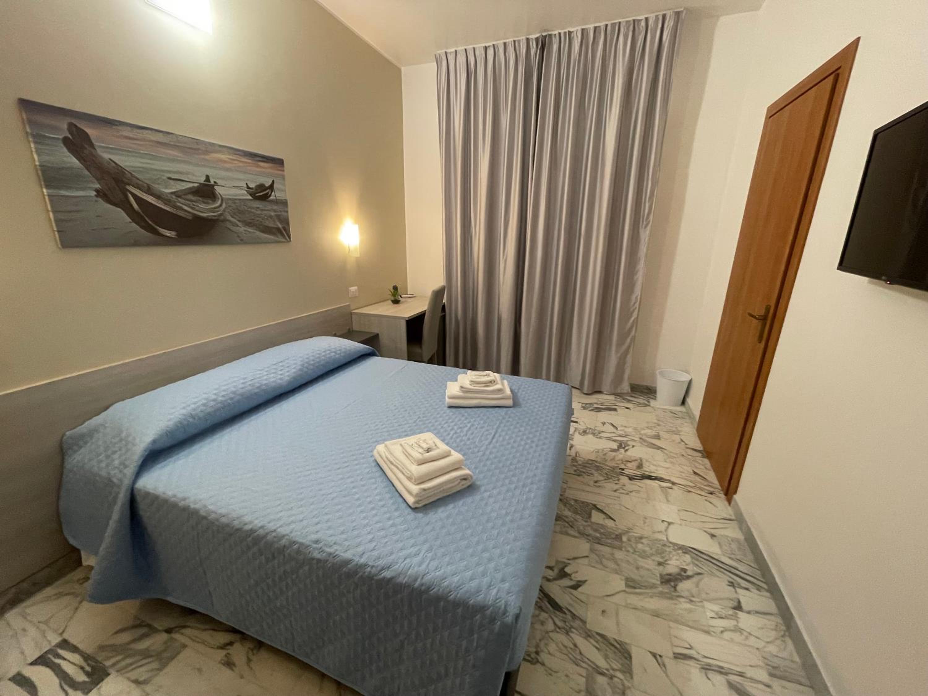 Standard Double Room - Photo 1