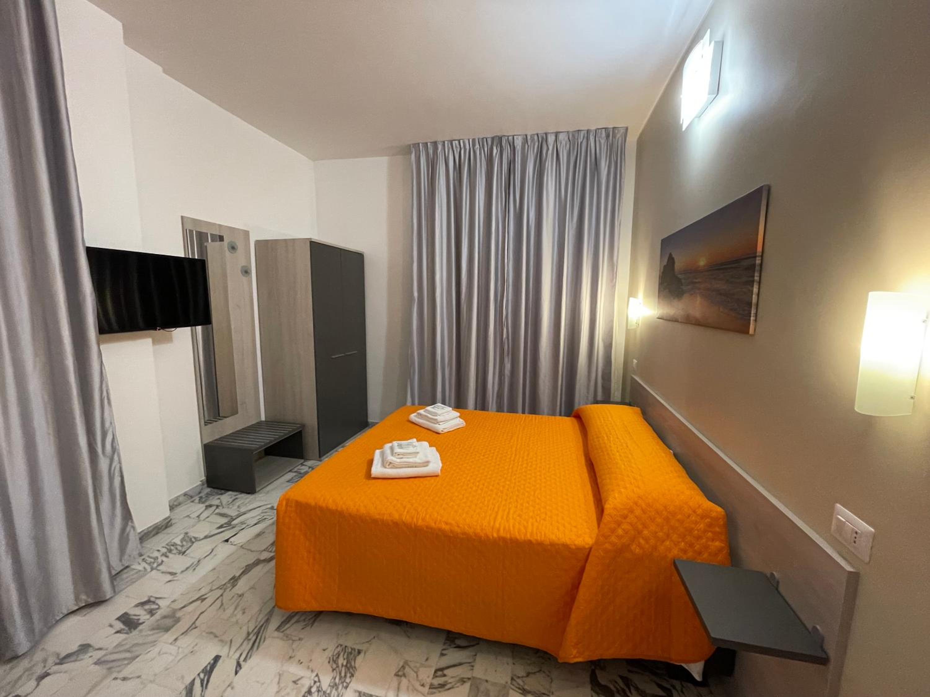 Double or Twin Room - Photo 10