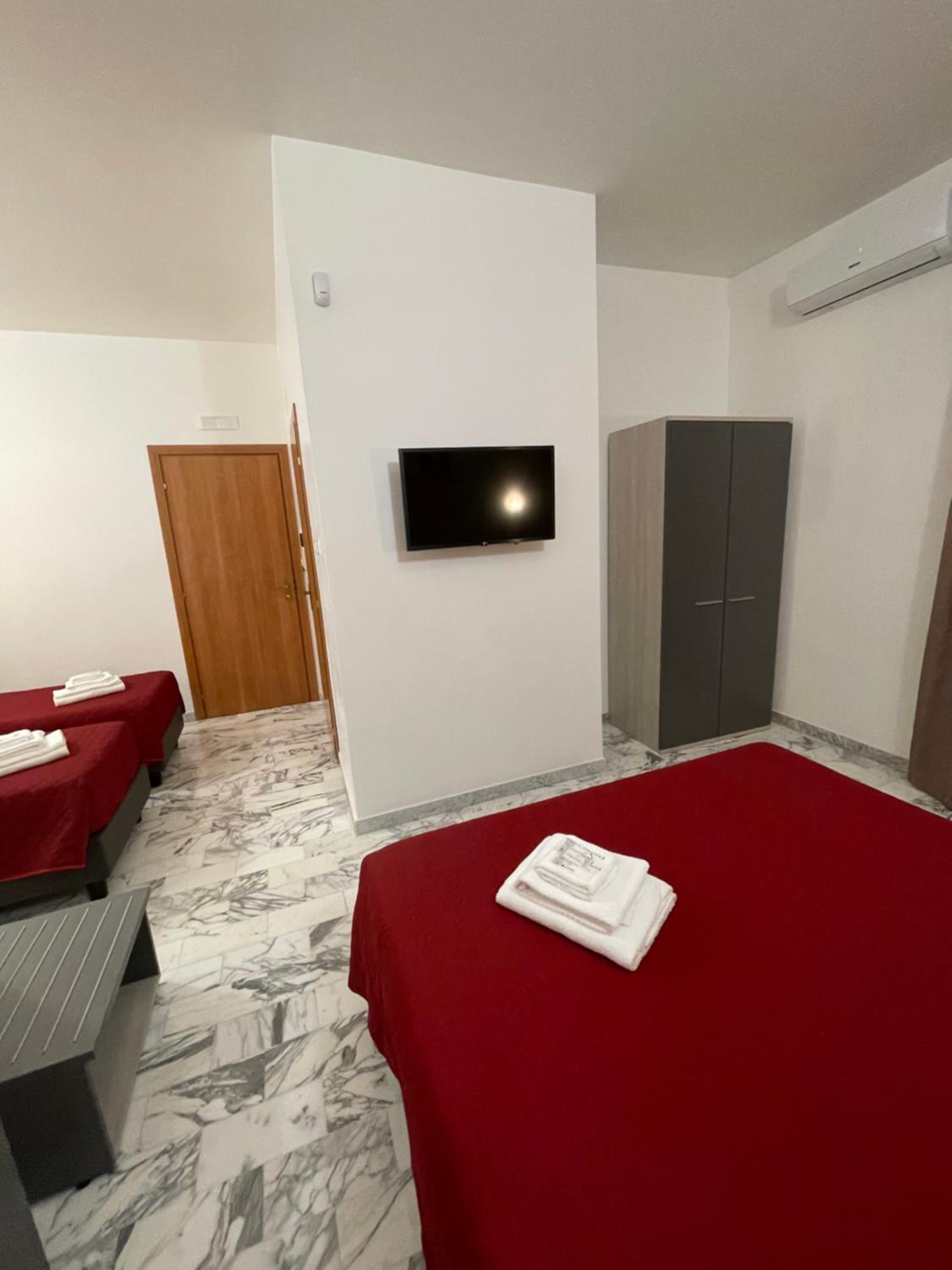 Quadruple Room - Photo 5