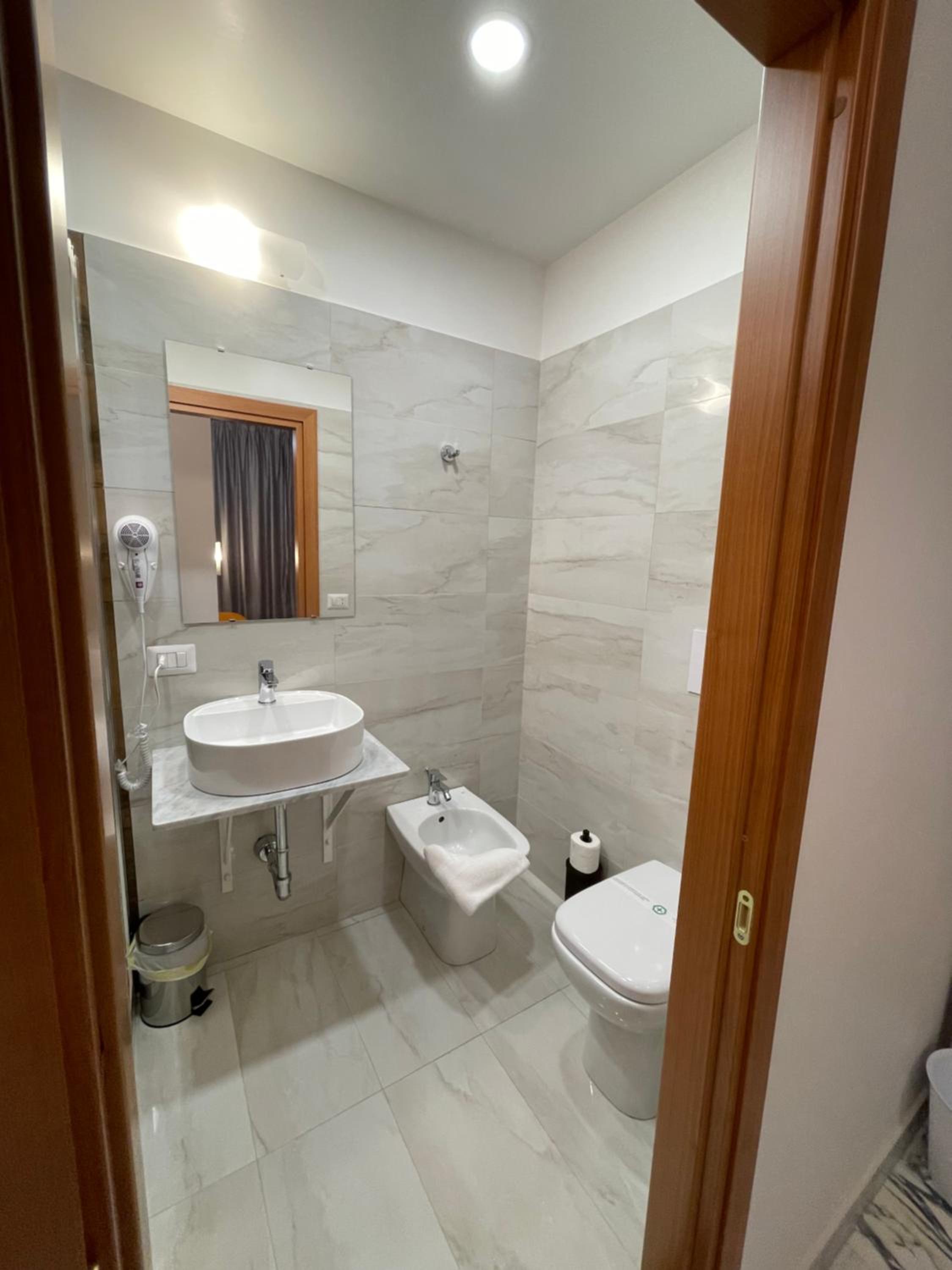 Double or Twin Room - Photo 8