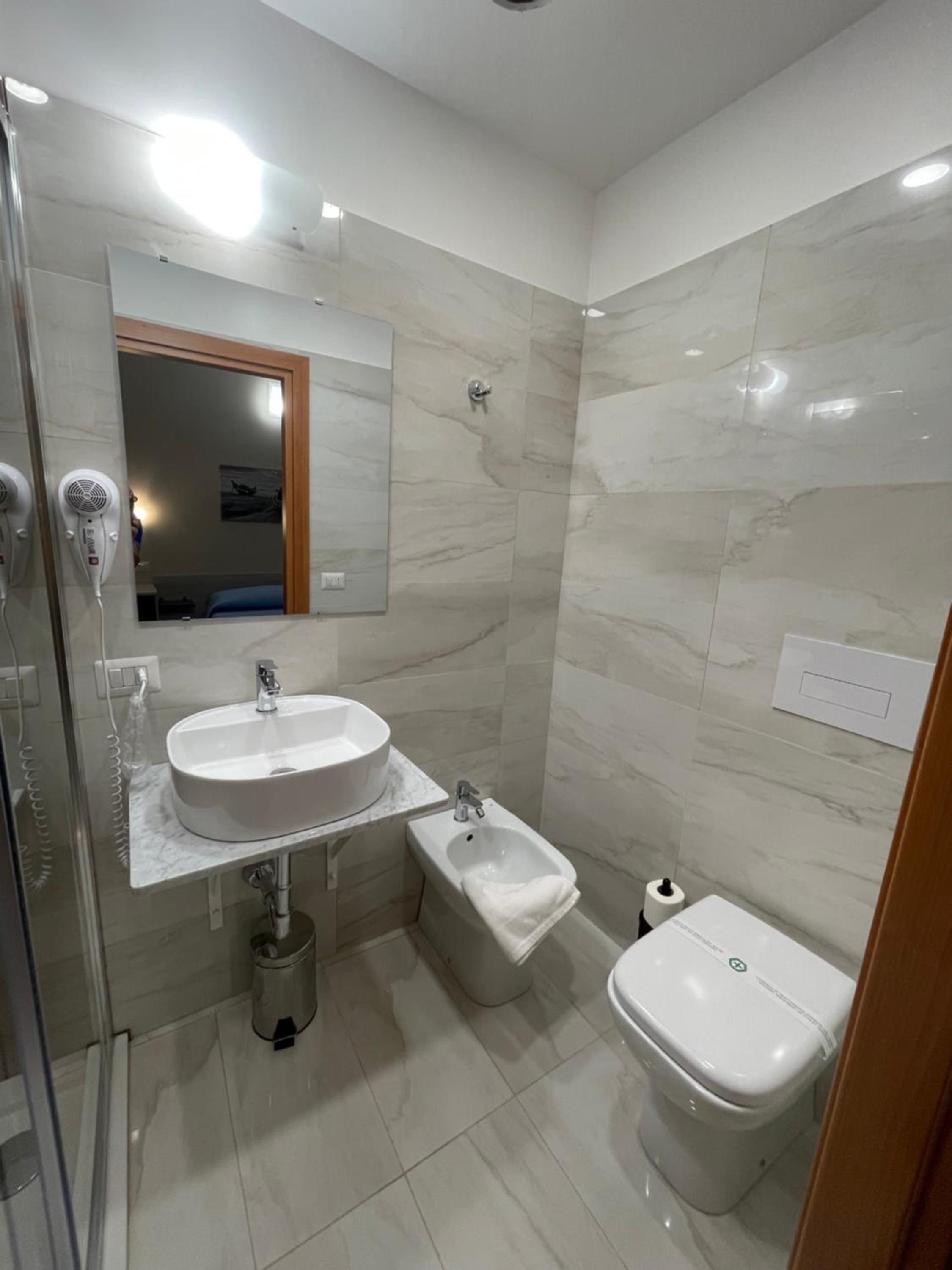 Standard Double Room - Photo 4