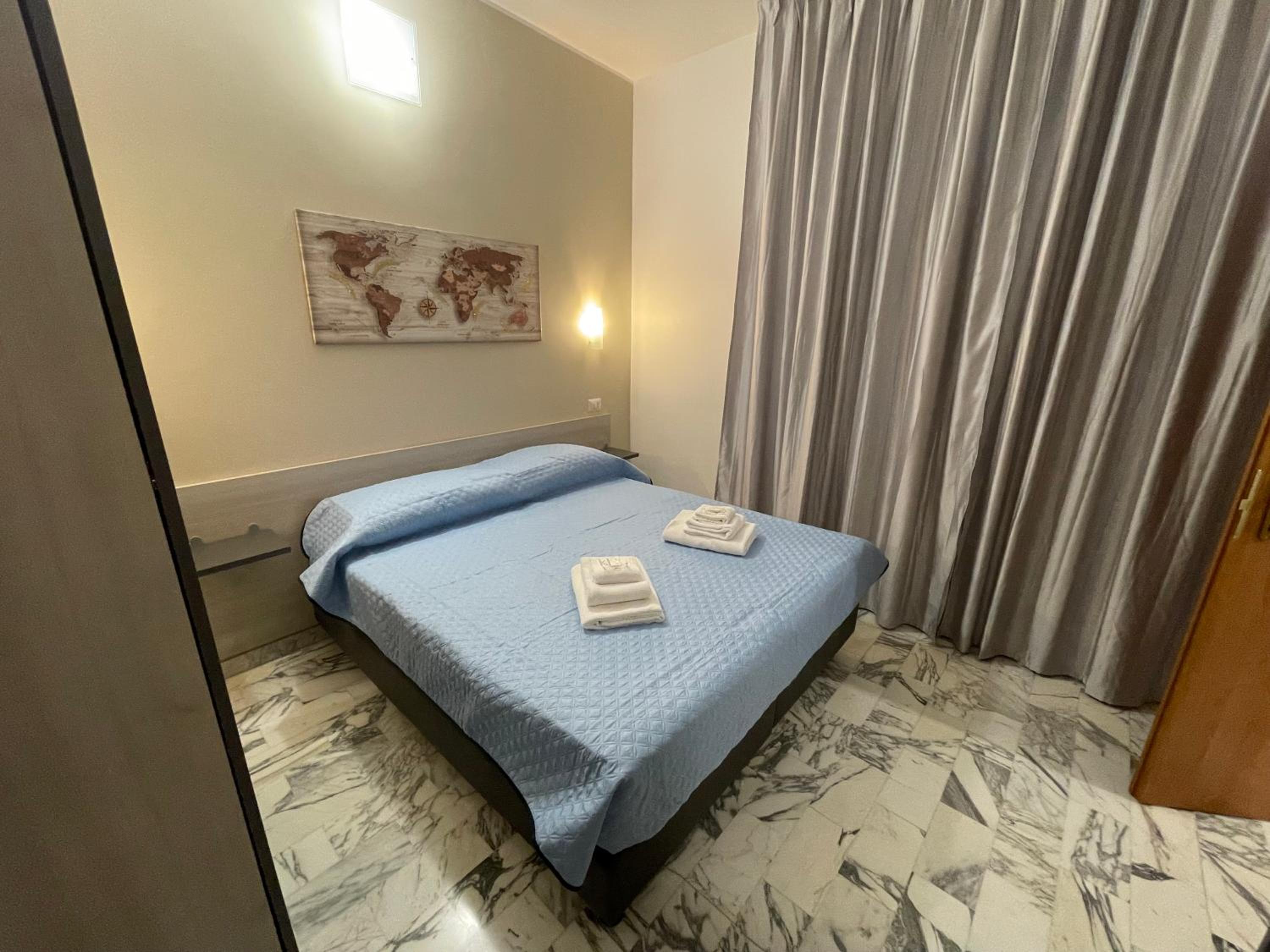 Budget Double Room - Photo 3
