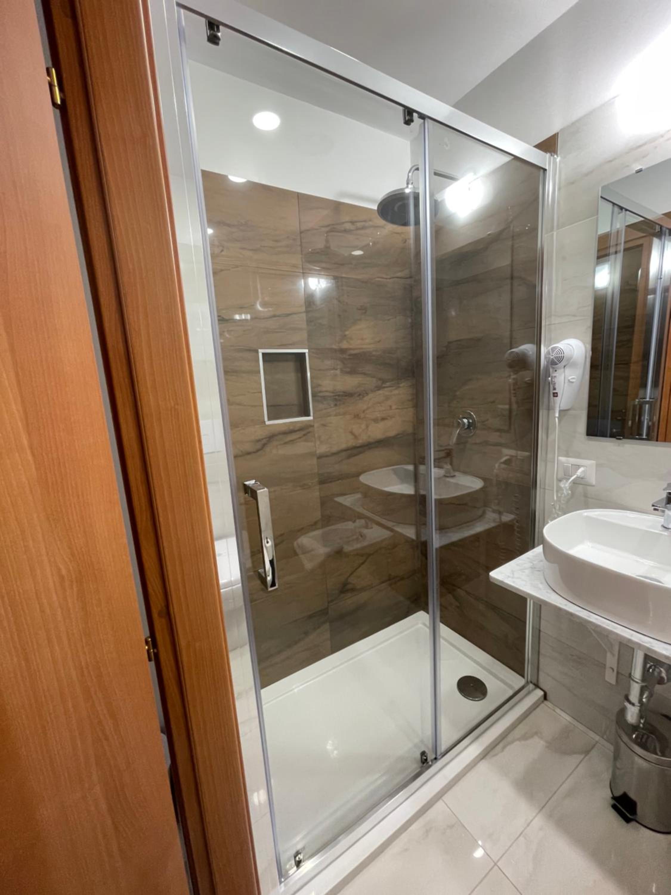 Standard Double Room - Photo 7