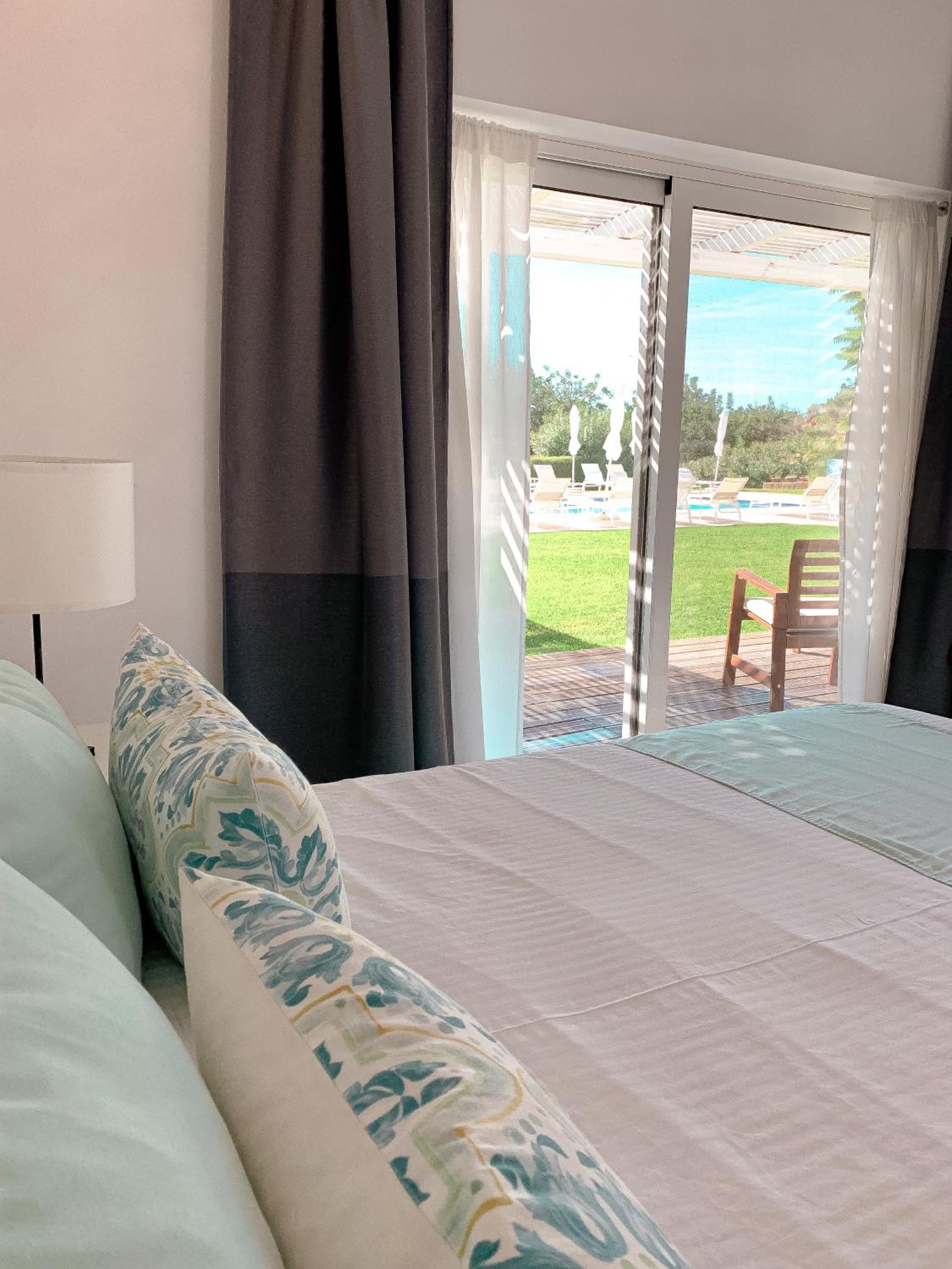 Double Room with Pool View photo 2