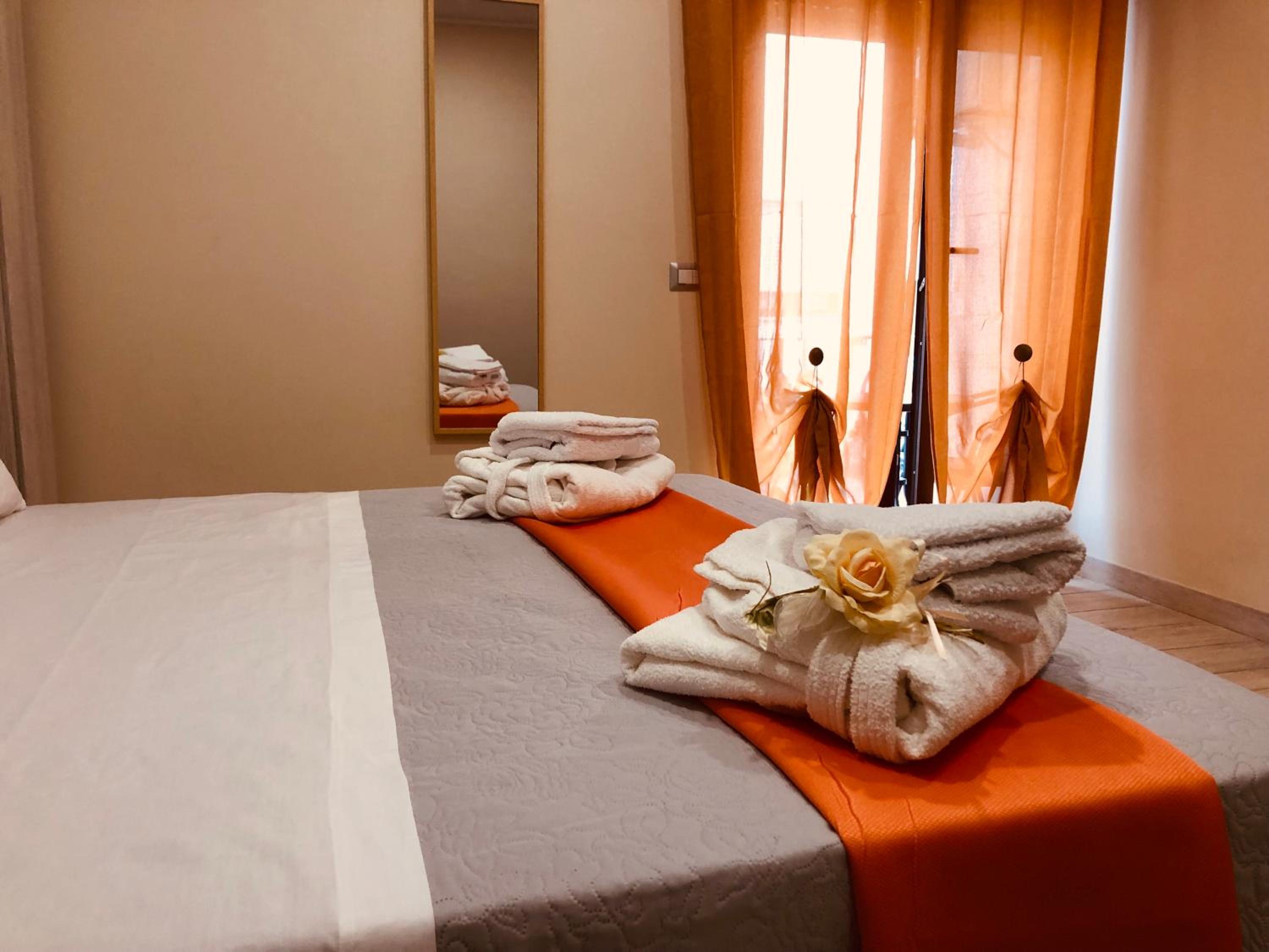 Deluxe Double Room with Balcony - Photo 16