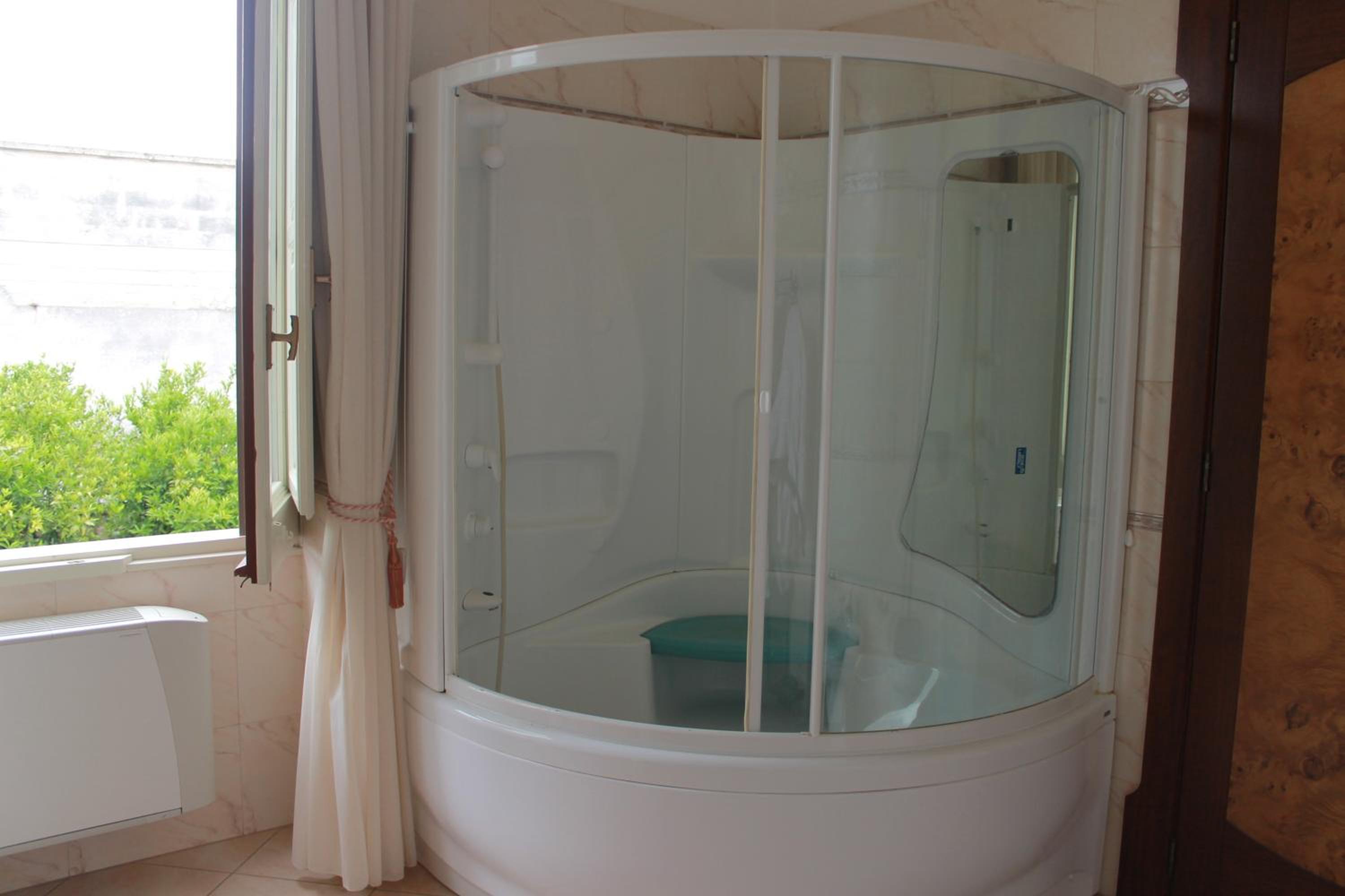 Deluxe King Room photo 2