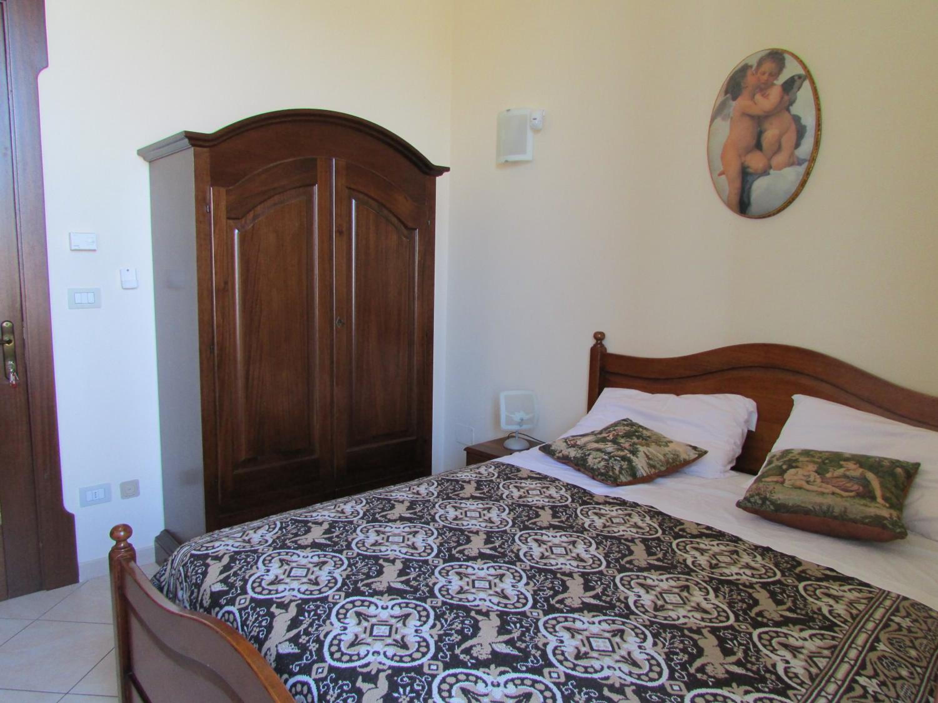 Double Room with Private Bathroom photo 2