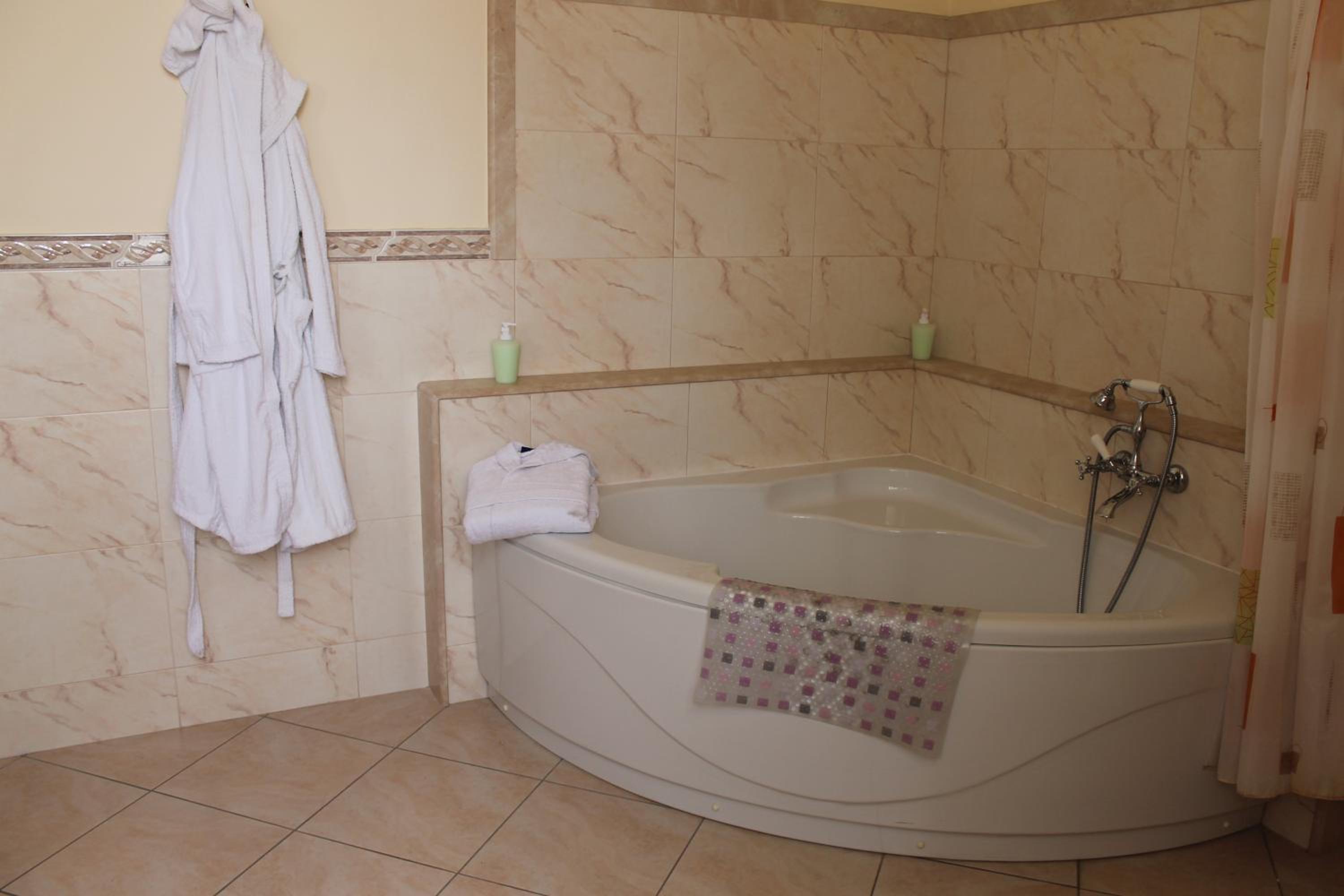 Deluxe Double Room with Bath photo 2