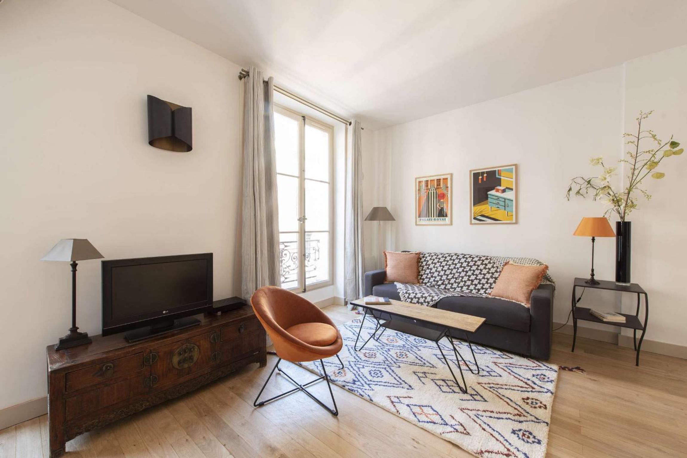One-Bedroom Apartment photo 1