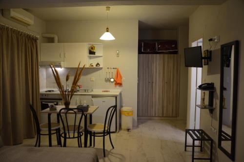 Studio (3 Adults) - Photo 1