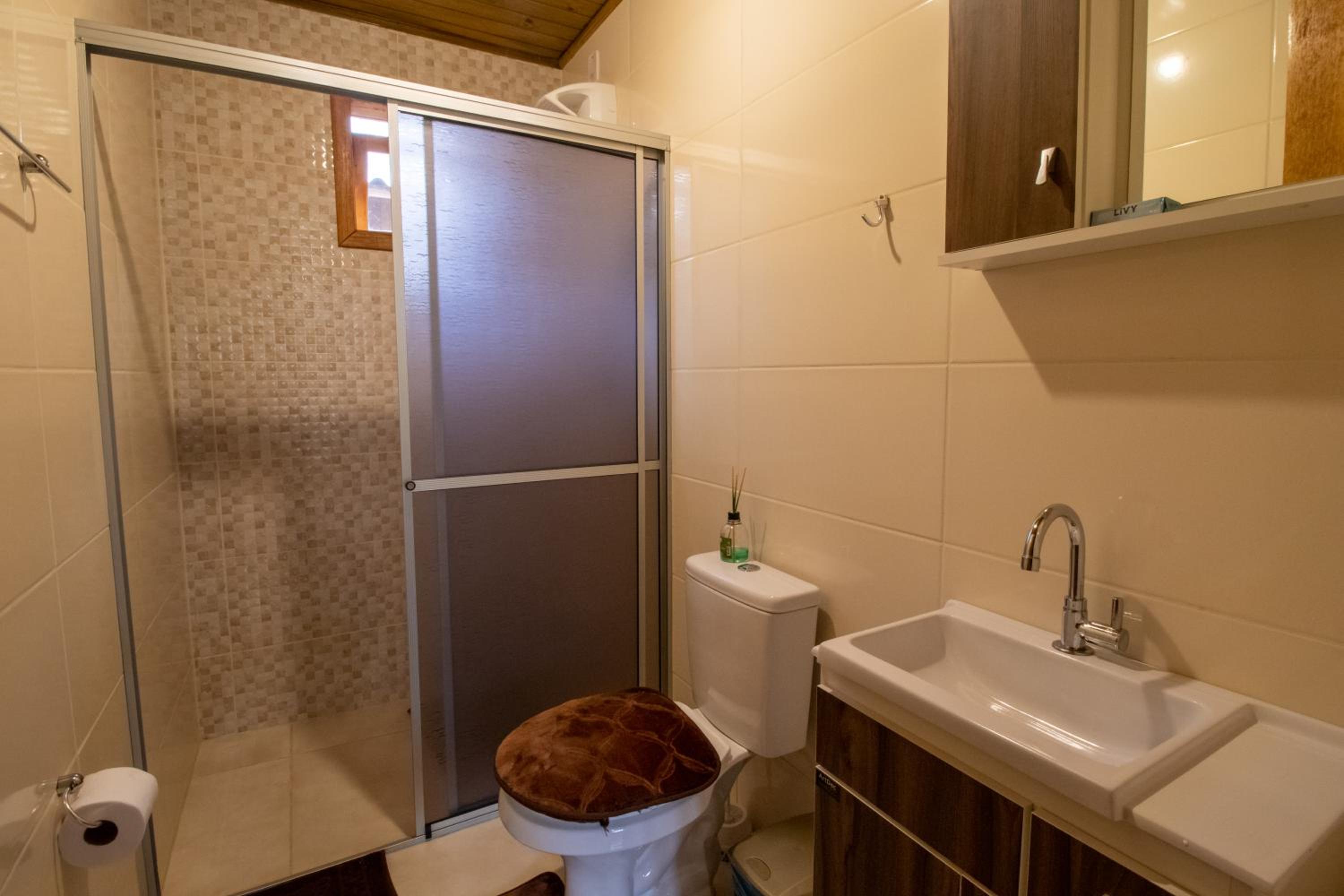 Family Room with Private Bathroom - Photo 6